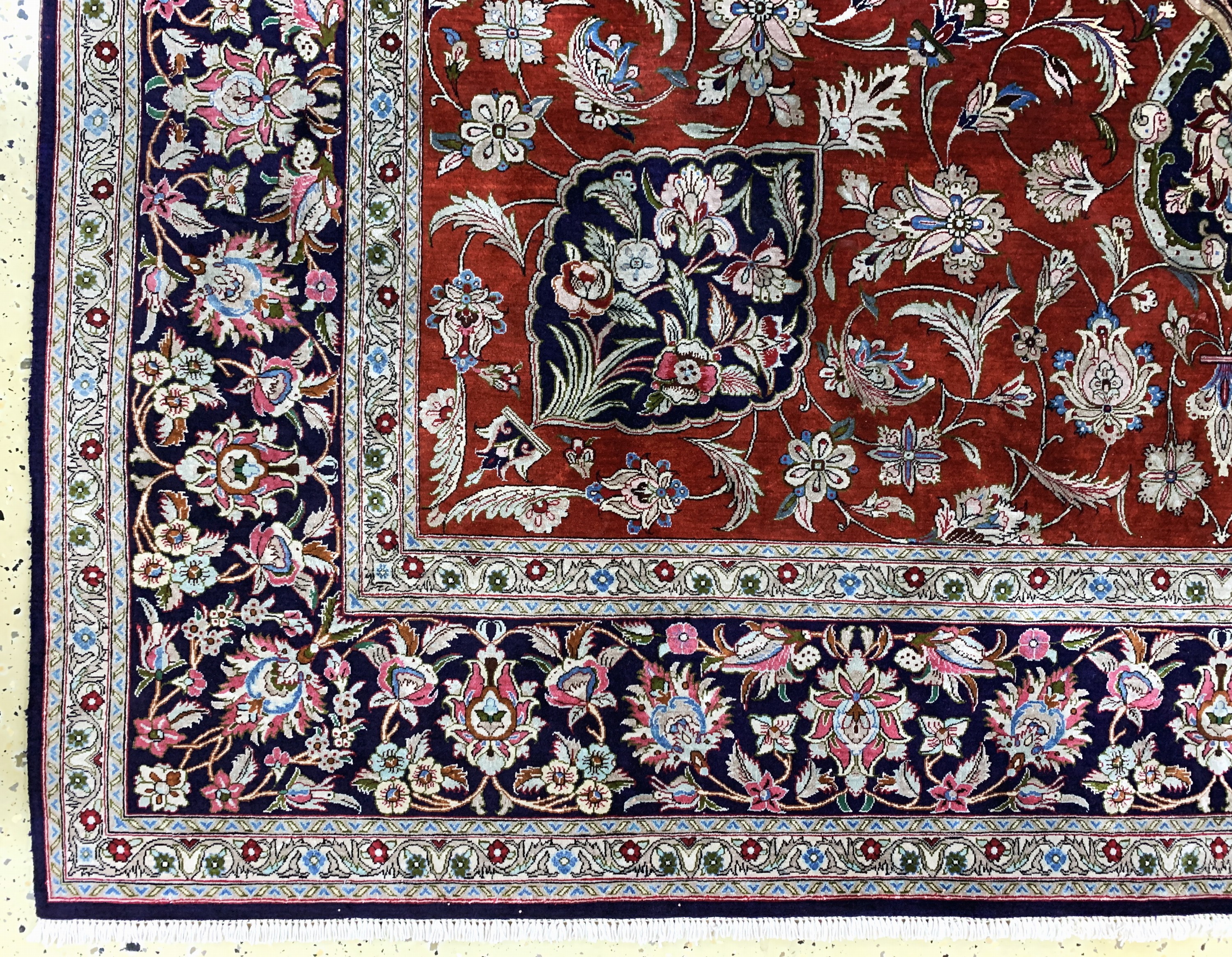 Detail b: Ghom Seide fein sign.(Ahmadi), Persien, Mitte 20.Jhd., reine Naturseide, ca. 306 x 200 cmca. 1,0 Mio. Kn/qm, EHZ: 2