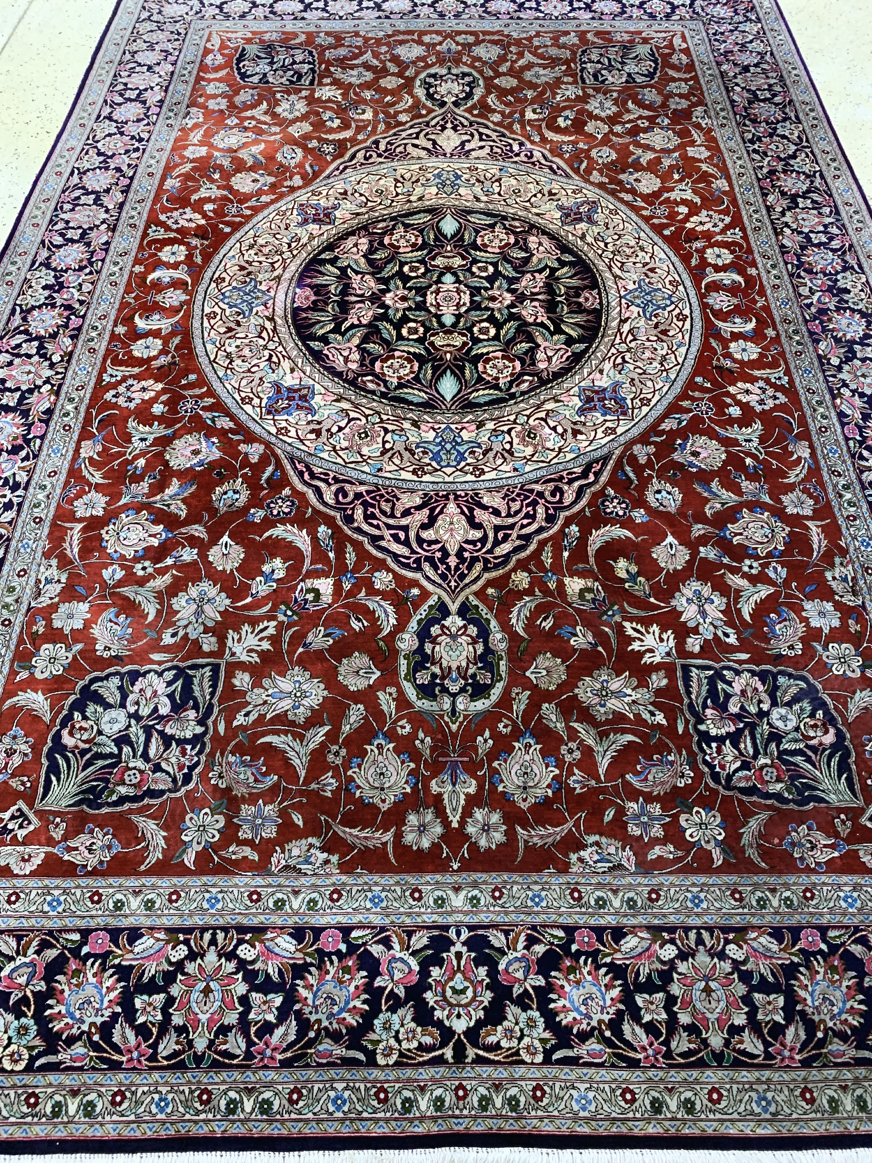 Detail i: Ghom Seide fein sign.(Ahmadi), Persien, Mitte 20.Jhd., reine Naturseide, ca. 306 x 200 cmca. 1,0 Mio. Kn/qm, EHZ: 2