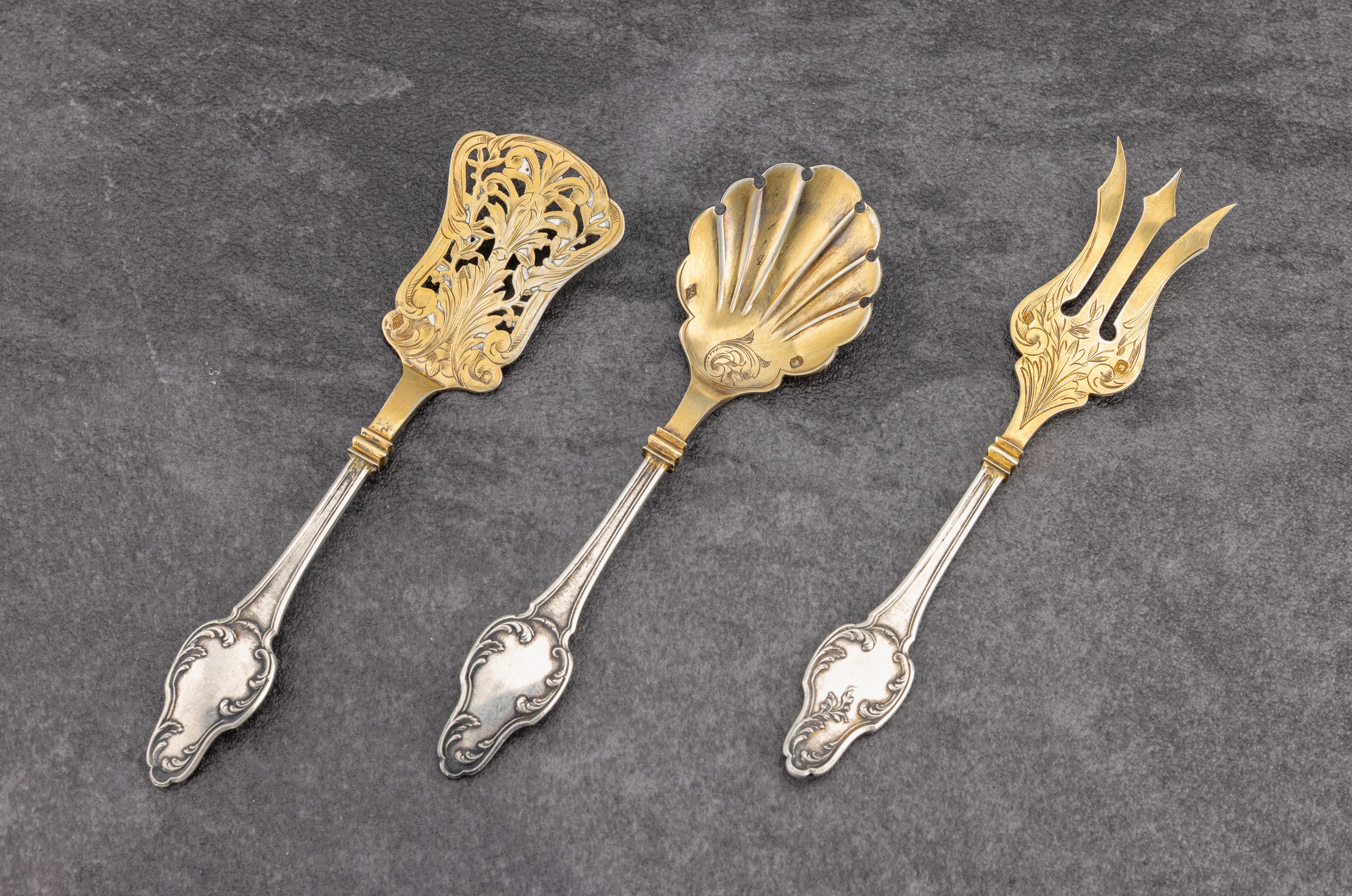 Image 27128893 - 3-teiliges Petits-Four-Vorlegebesteck, Frankreich um 1900, 950er Silber, Gebr.-Teile ...