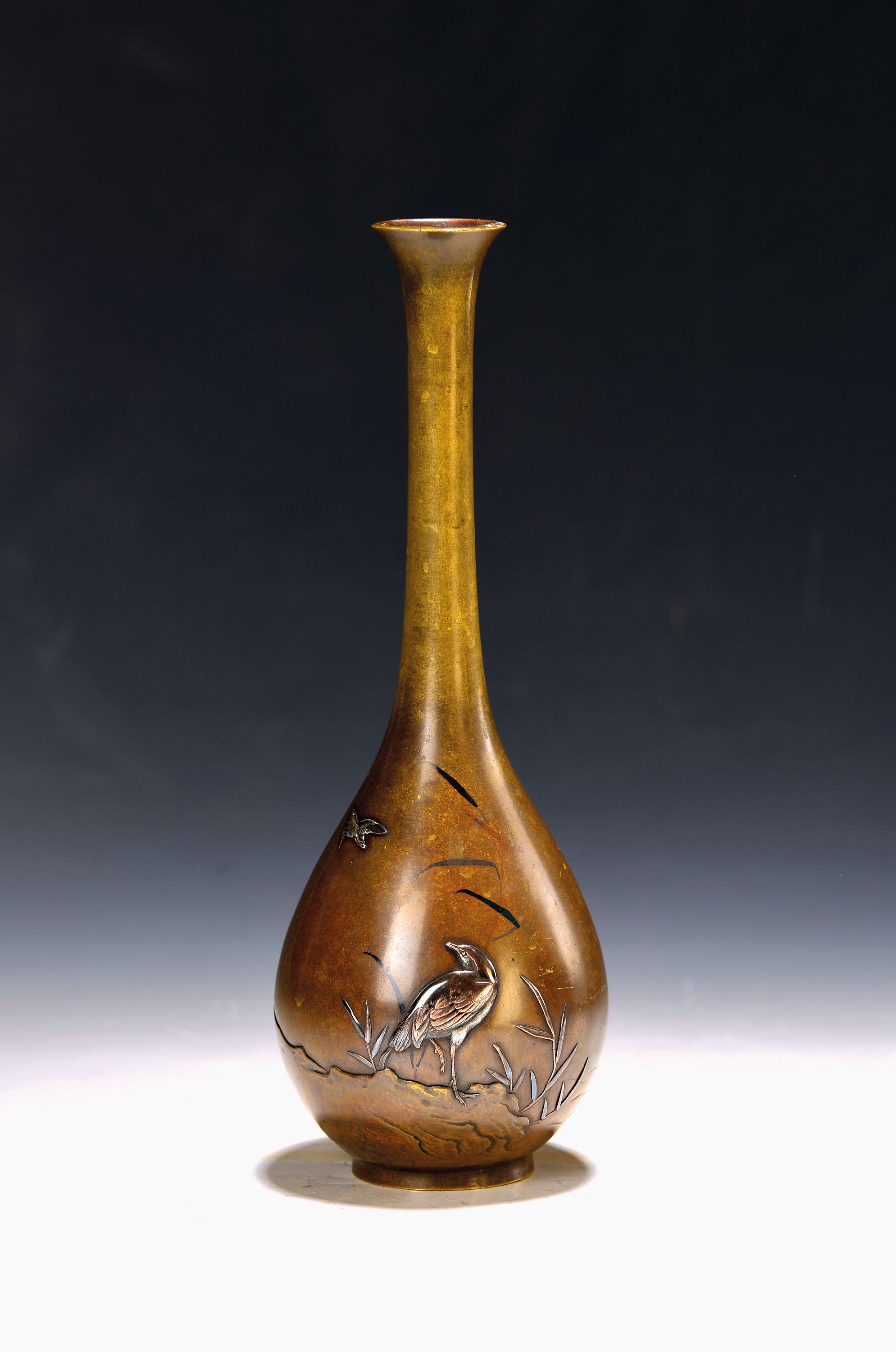 Image 27128904 - Bronzevase, Japan, Meiji/Taisho, Bronze, mitSilberauflage, Vogeldekor, signiert ...