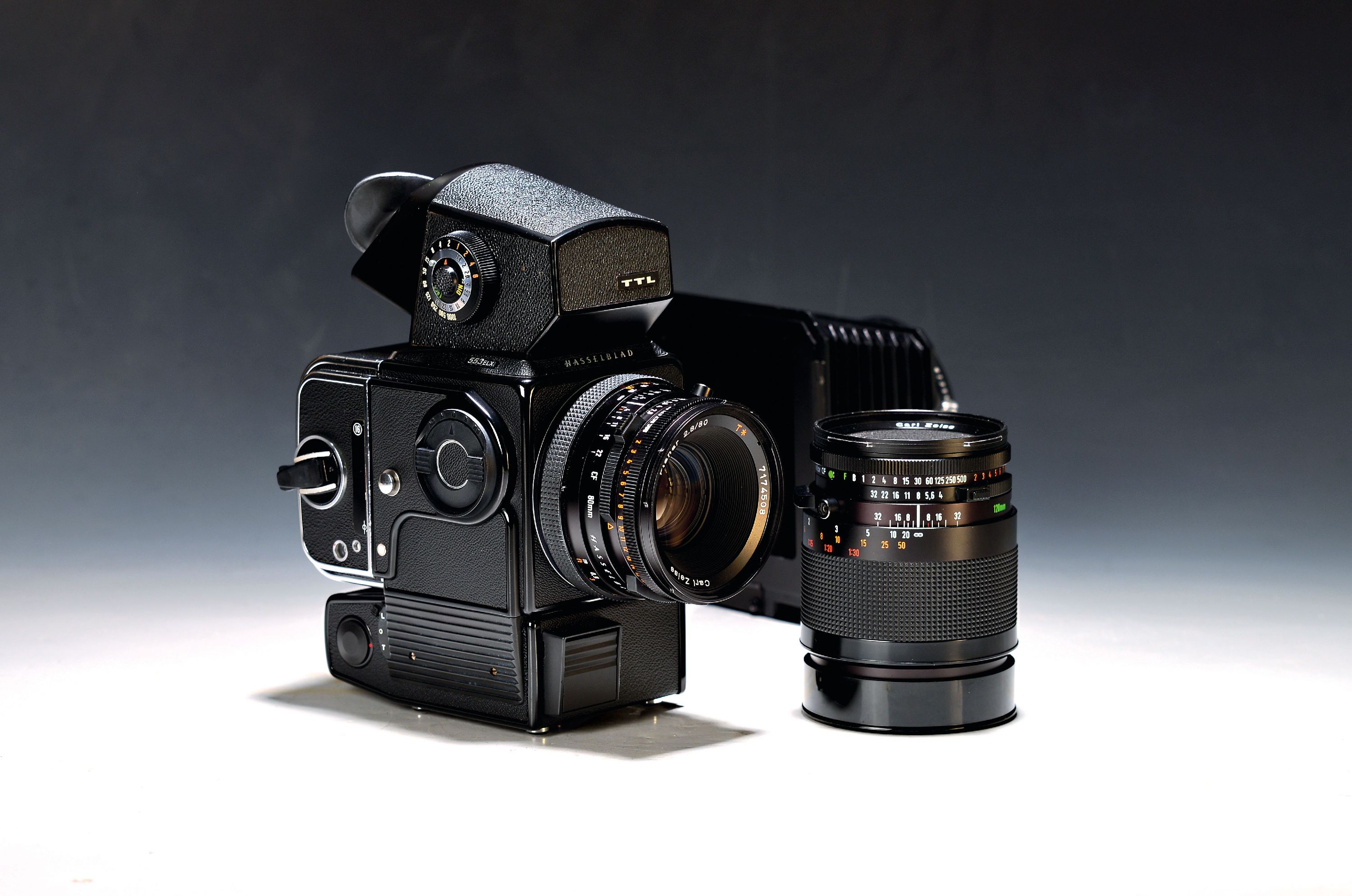 Image 27128951 - Hasselblad 553 ELX, Bj. 1989, Re. 1336973; dazu zwei Objektive: Carl Zeiss Planar T* ...