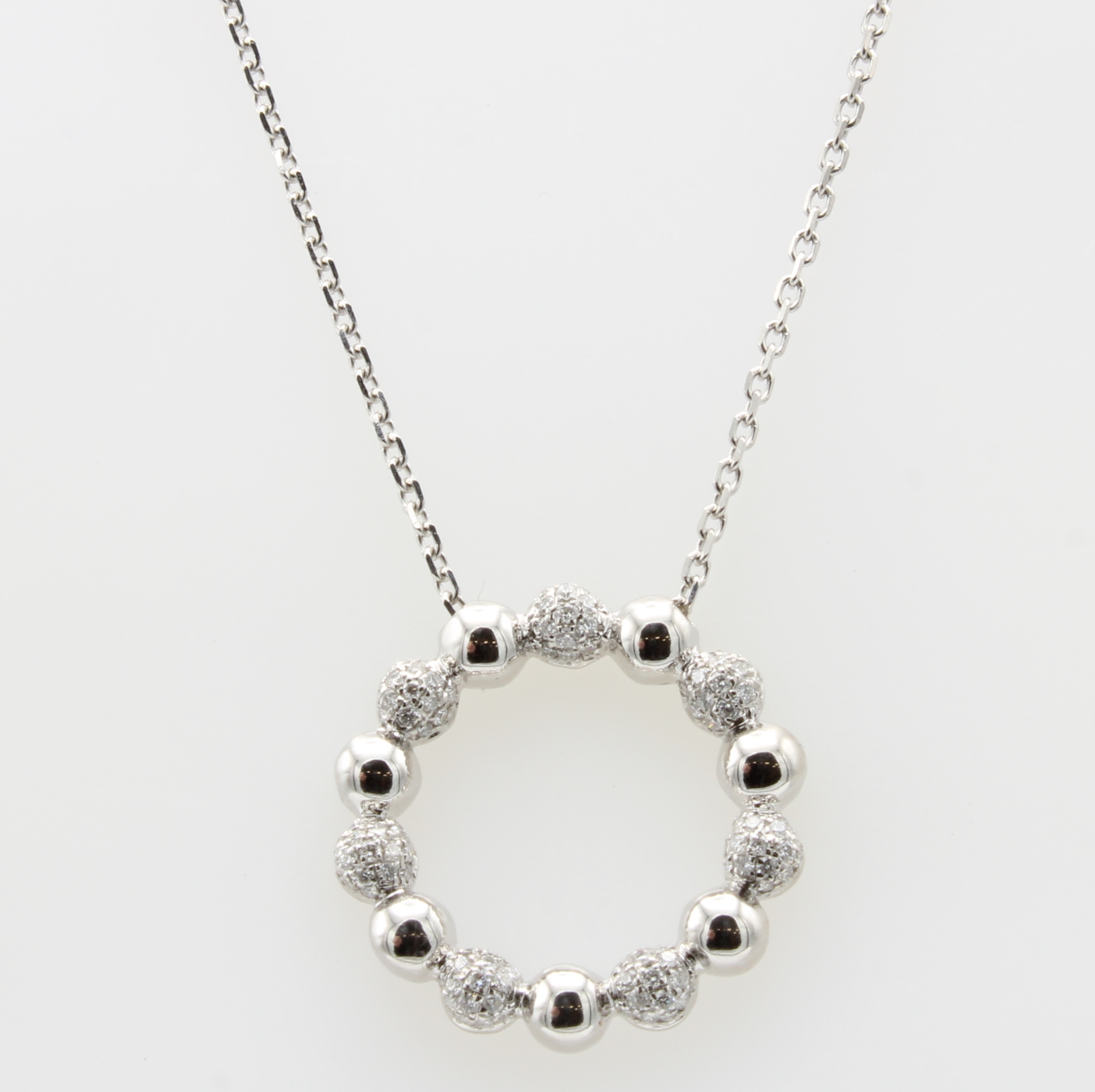 Image 27128959 - Anhänger mit Brillanten an Kette, WG 750/000, 105 Brill. zus. ca. 0.28 ct feines ...