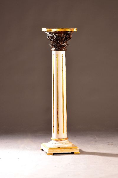 27128905a - Portaluhr mit Komposit-Säule, Frankreich, um 1800, Bronzegehäuse feuervergoldet, Dekor ...