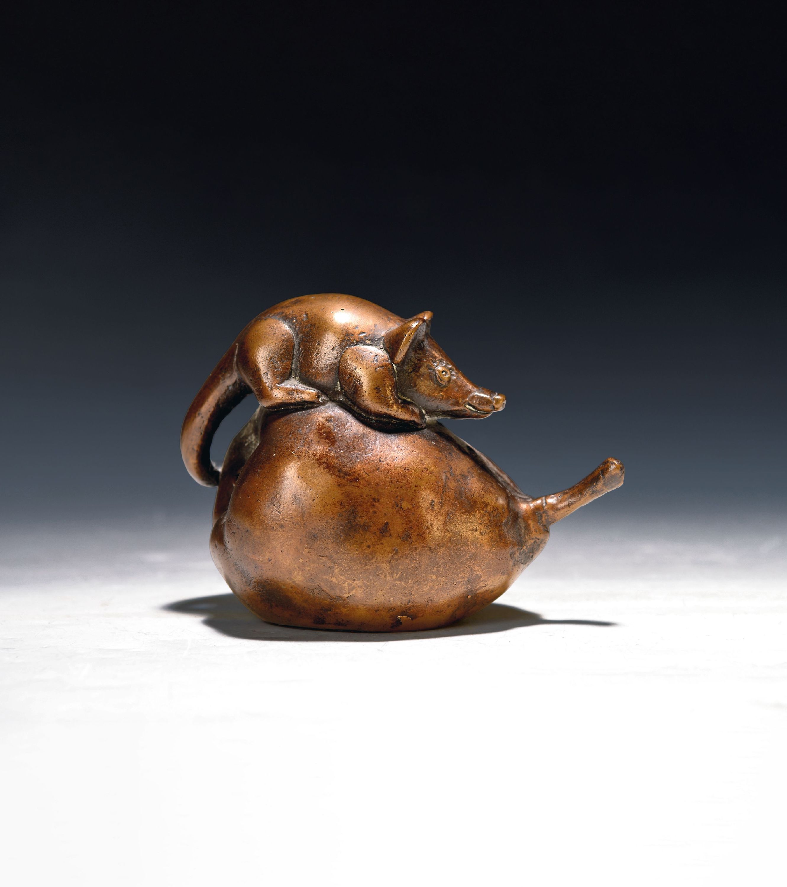 Image 27129592 - Gernot Rumpf, born 1941 Kaiserslautern, mouse on quince, bronze figure, monogrammed and ...