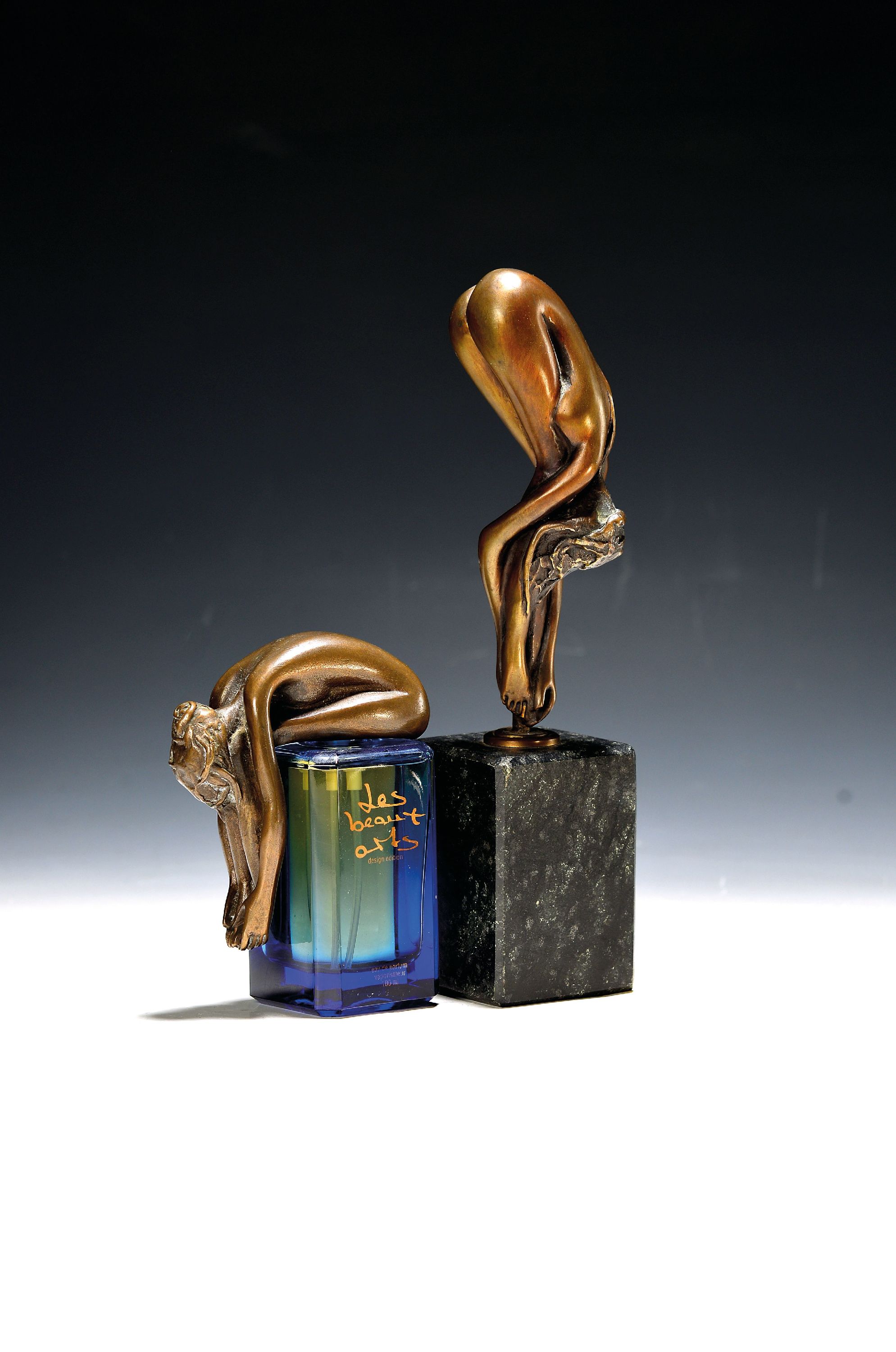 Image 27130026 - Bruno Bruni, geb. 1935 Gradara, 2 Bronzen: 1x sign. und num. 3081/7555, H. ca. 10cm, mit ...