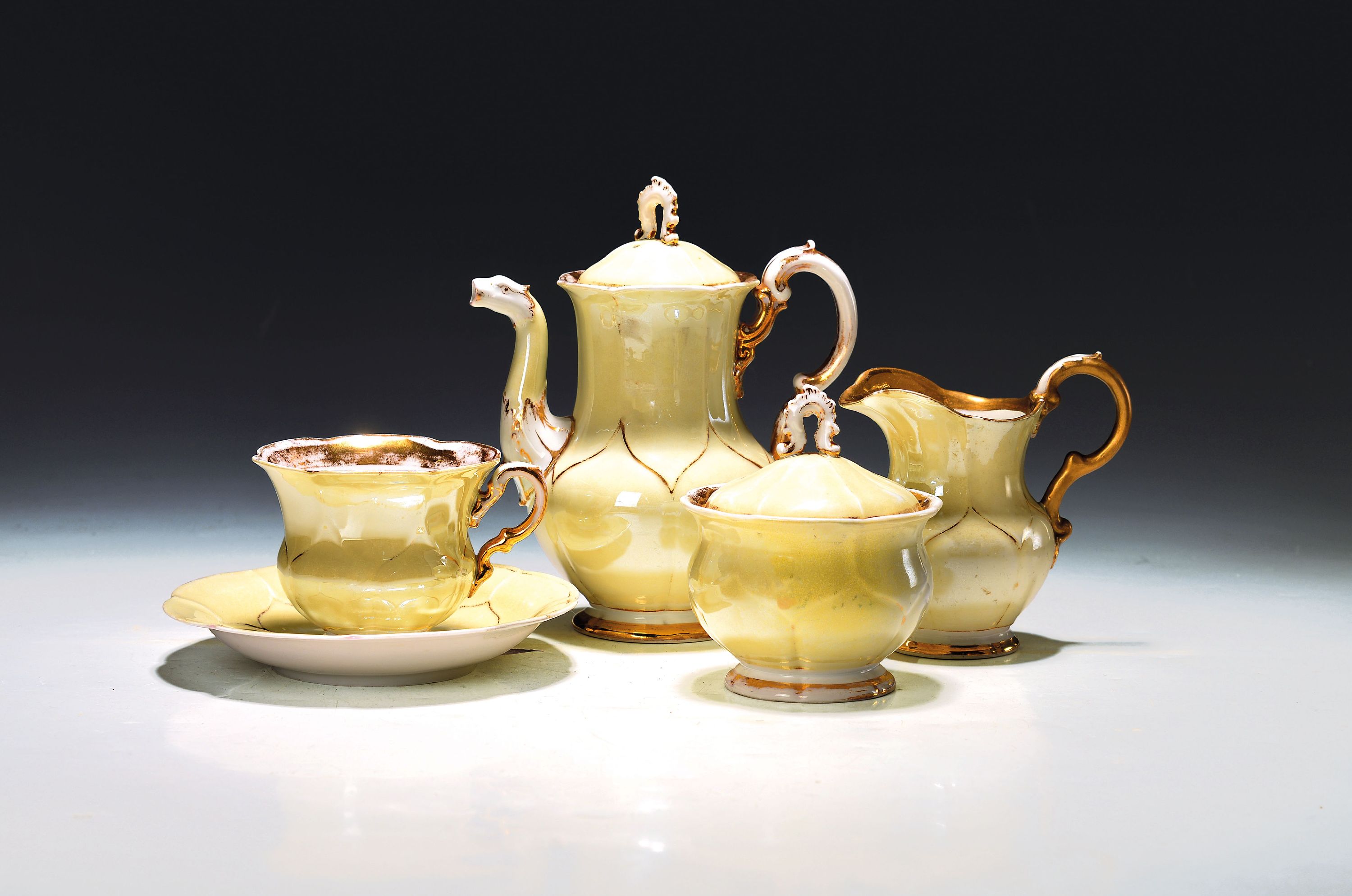 Image 27130028 - 2 place settings and centerpiece, Meissen, around 1880-1890, with luster glaze, gold ...