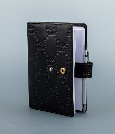 27130023a - MONTBLANC Organizer, schwarzes Kunstleder mit mehrfacher MONTBLANC Prägung, innen ...