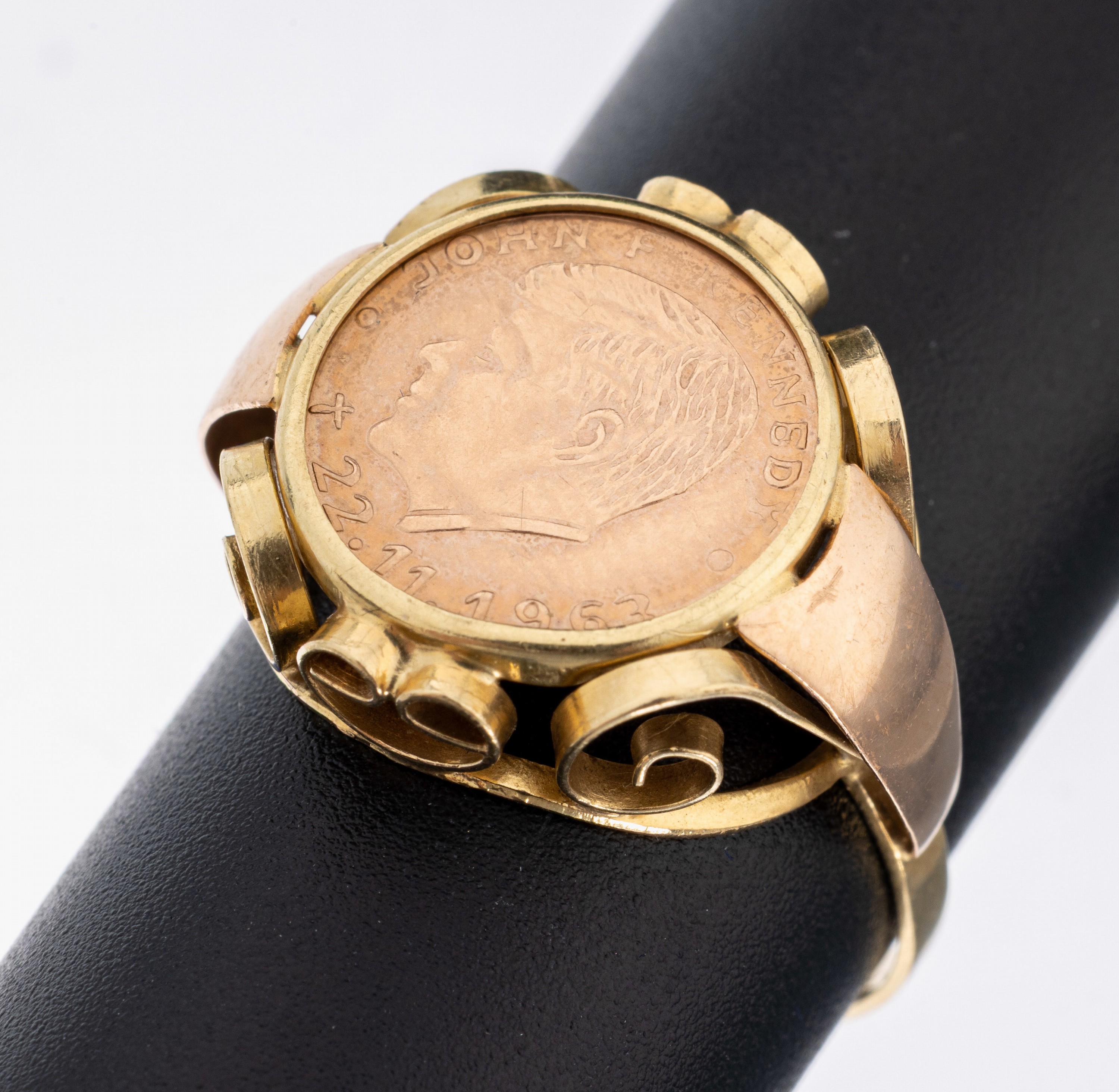 Image 27130159 - 14 kt gold medals-ring , 1960s, YG/RG 585/000, set medal in remembrance of John F. ...