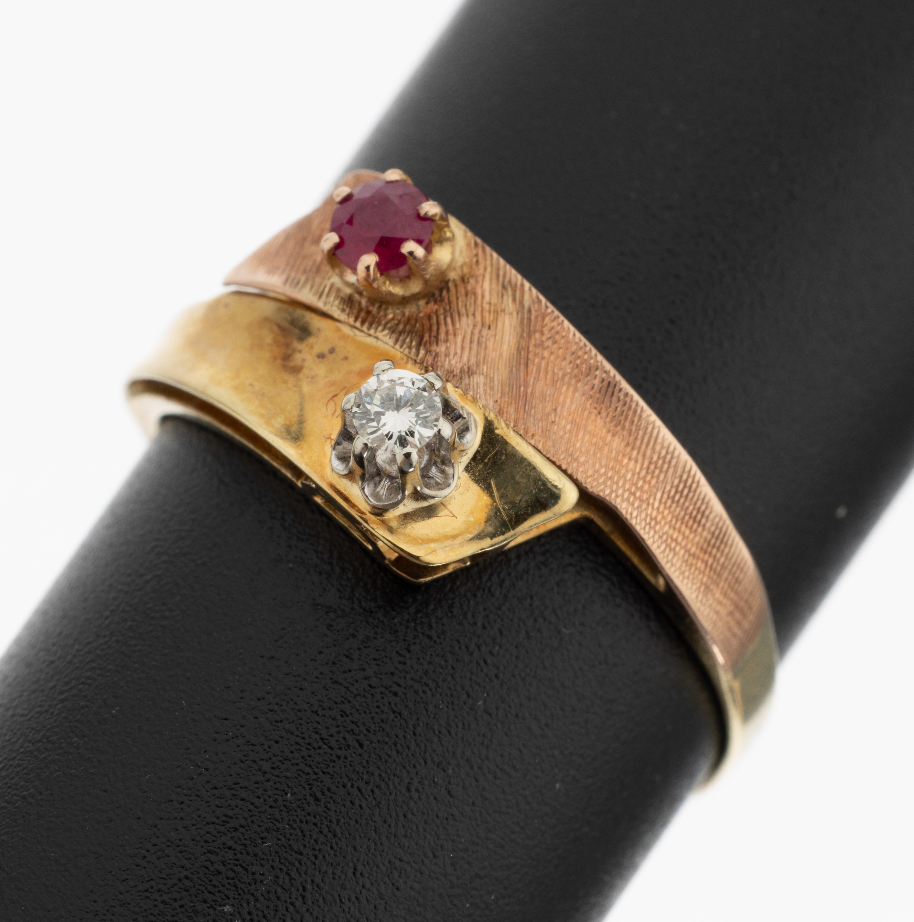 Image 27130251 - 14 kt Gold Brillant-Rubin-Ring, GG/RG/WG 585/000 gepr., gegenläufig gearbeitet, RG ...