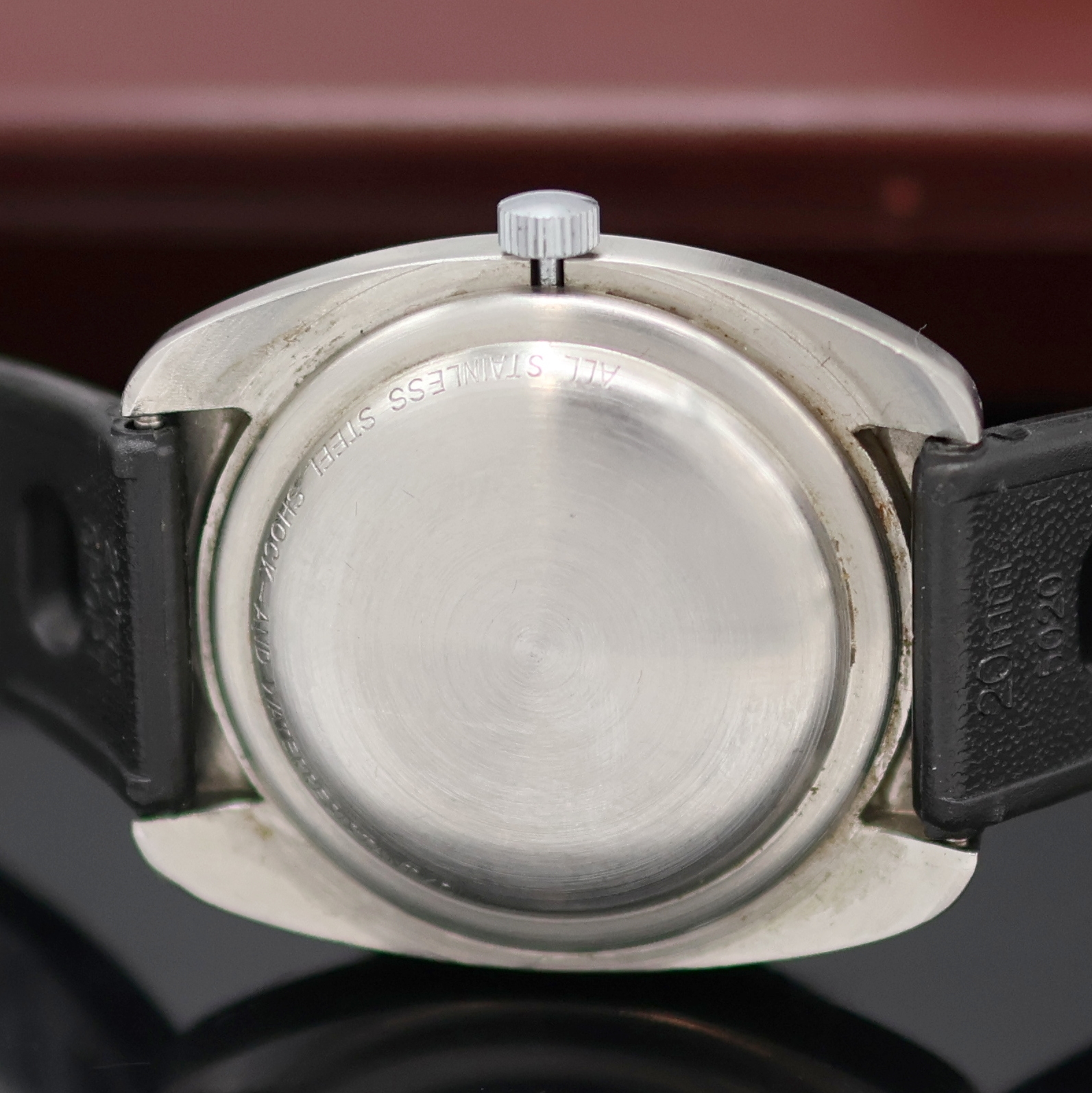 Detail d: JUNGHANS Herrenarmbanduhr, Automatik, Deutschland 1975, Edelstahlgeh. inkl. Sport Kautschukband, Boden aufgedr., Lünette m. 60er Teilung beids. ...