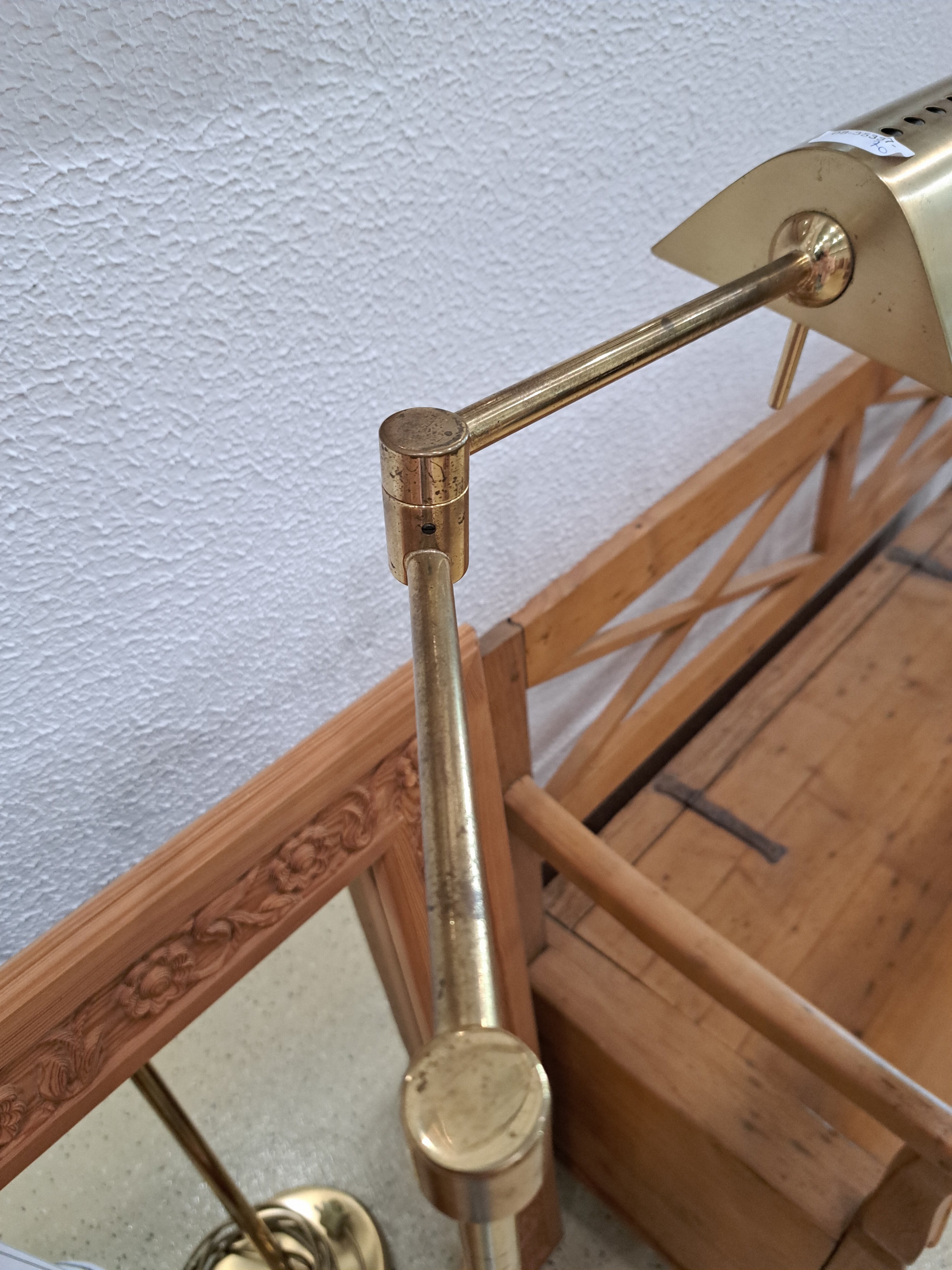Detail b: Stehlampe, 80er Jahre, Messing, mit schwenkbarer Lampe, Elektrifizierung nicht geprüft, H. ca. 102 cm