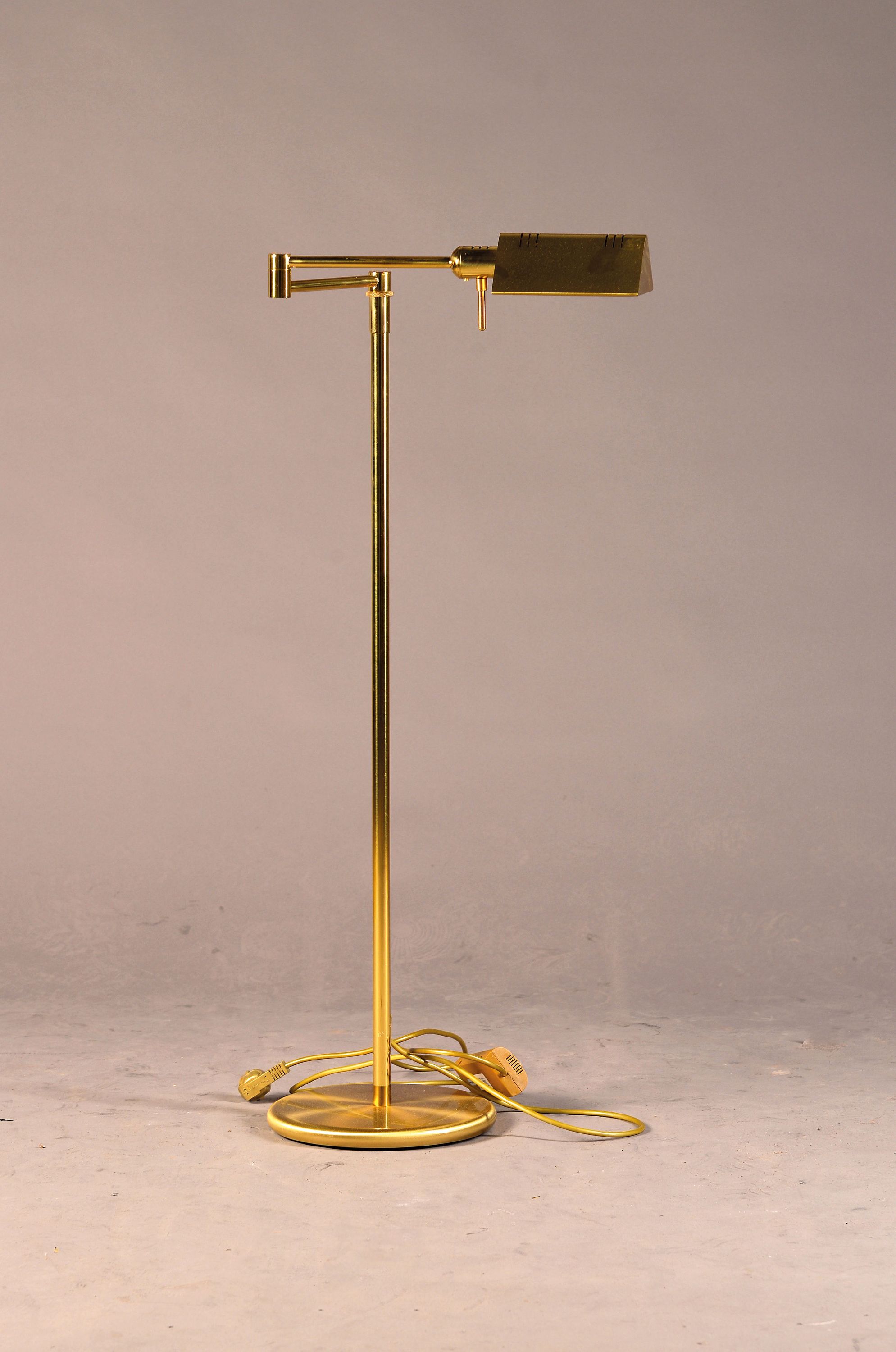 Image 27130294 - Stehlampe, 80er Jahre, Messing, mit schwenkbarer Lampe, Elektrifizierung nicht geprüft, ...