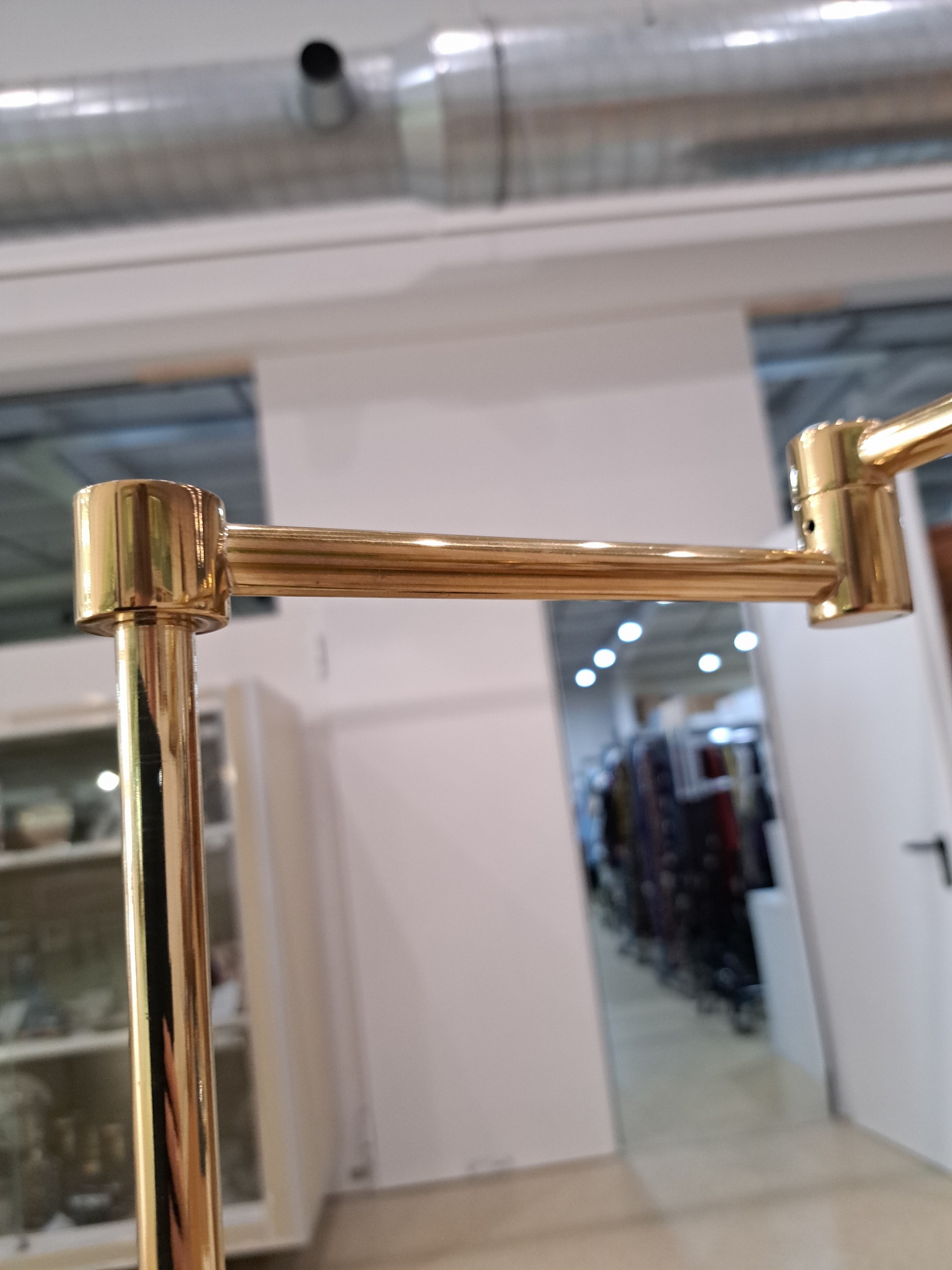 Detail c: Stehlampe, 80er Jahre, Messing, mit schwenkbarer Lampe, Elektrifizierung nicht geprüft, H. ca. 102 cm