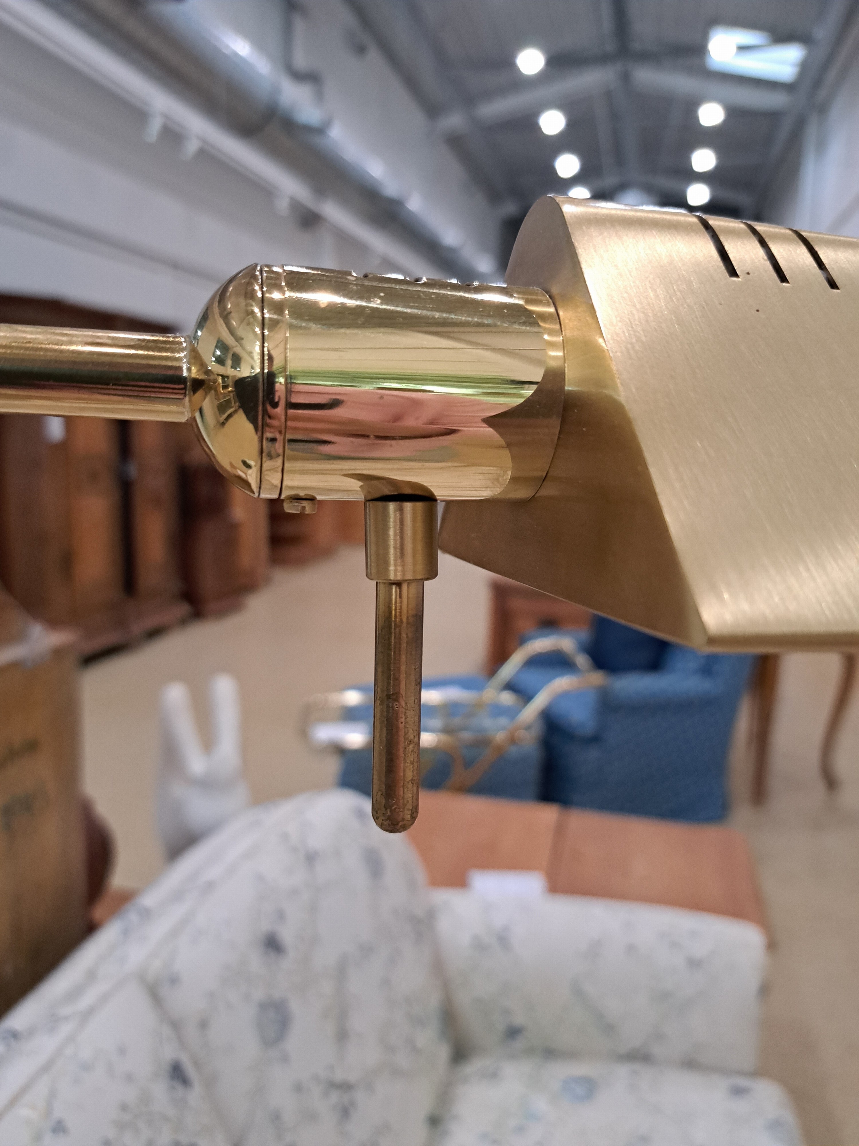 Detail e: Stehlampe, 80er Jahre, Messing, mit schwenkbarer Lampe, Elektrifizierung nicht geprüft, H. ca. 102 cm