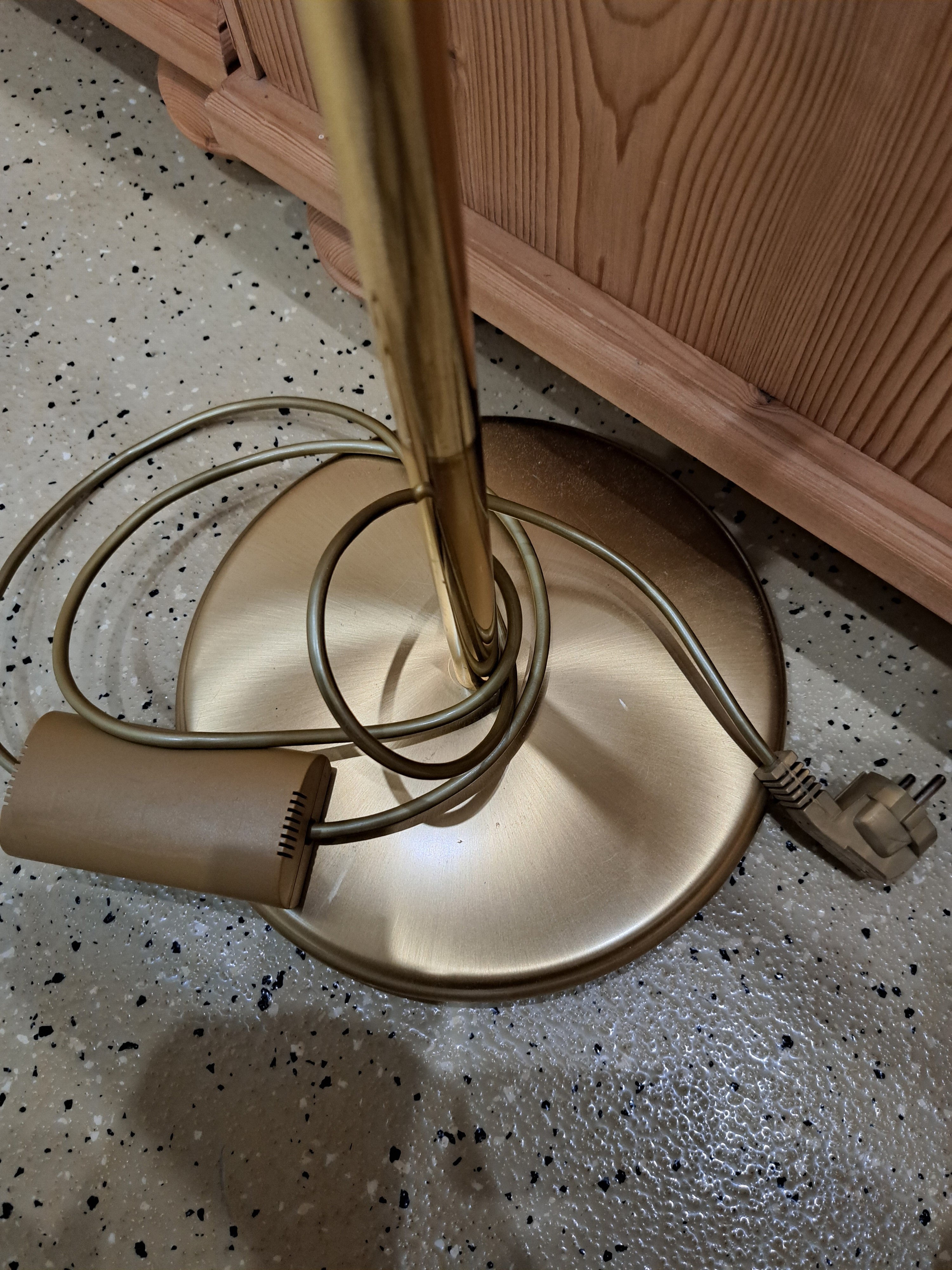 Detail d: Stehlampe, 80er Jahre, Messing, mit schwenkbarer Lampe, Elektrifizierung nicht geprüft, H. ca. 102 cm
