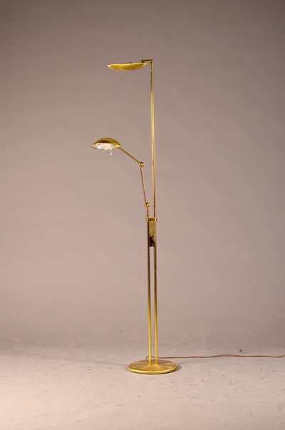 27130281a - Stehlampe, 80er Jahre, 2 Brennstellen, aus Messing, Tellerlampe, und Leselampe mit ...