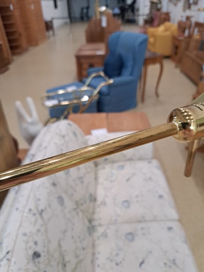 27130294b - Stehlampe, 80er Jahre, Messing, mit schwenkbarer Lampe, Elektrifizierung nicht geprüft, ...