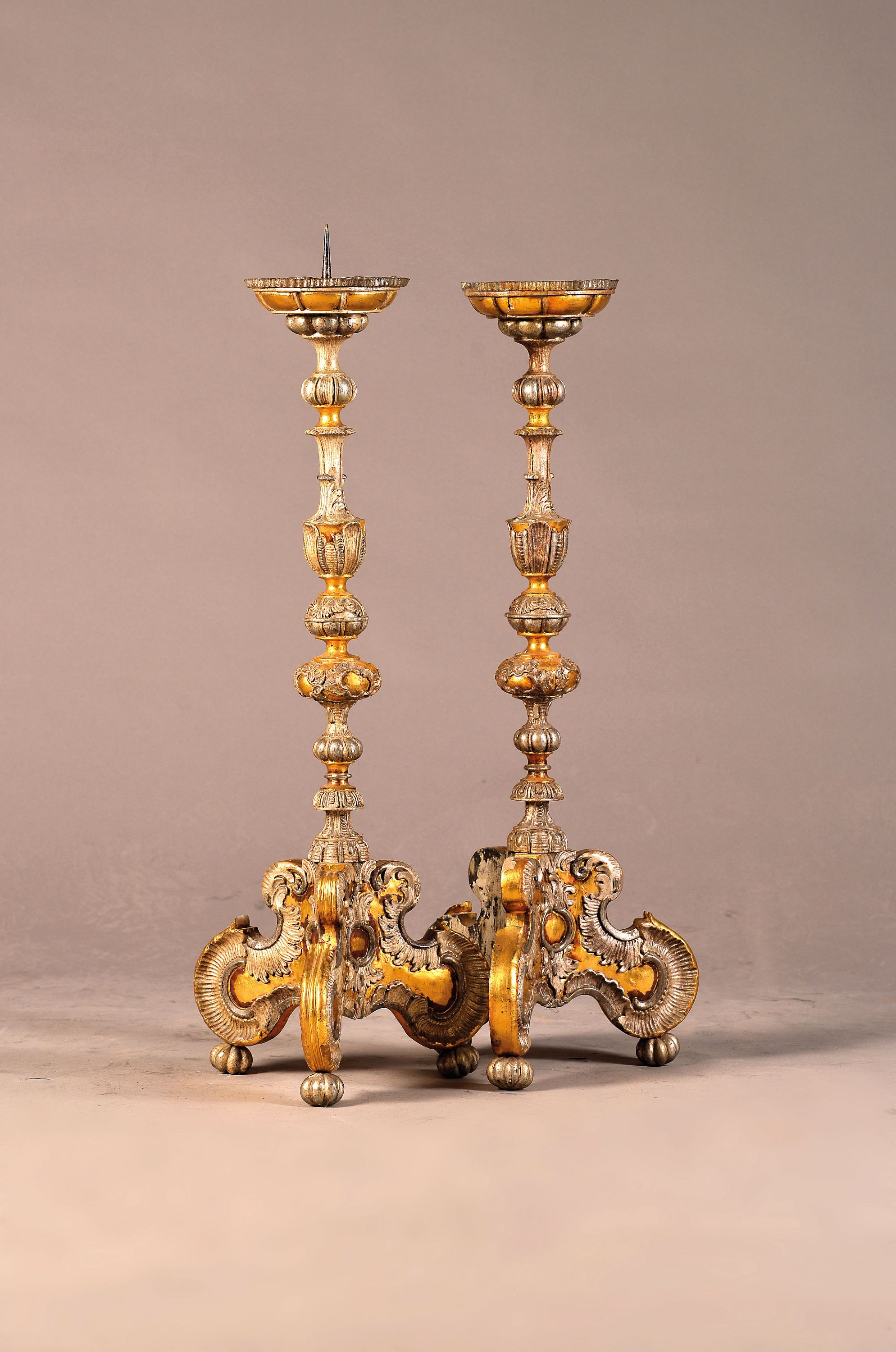 Image 27130318 - Pair of baroque candlesticks, 18th century, wood framed in gold, elaborate carvings made ...