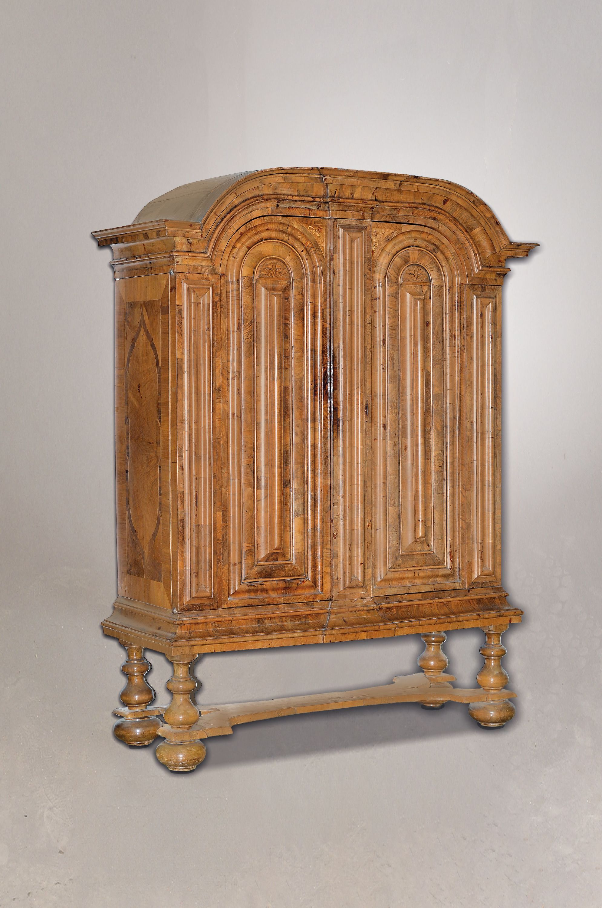 Image 27130327 - Sächsischer Stollenschrank, Leipzig oder Dresden, um 1740, Korpus Weichholz, ...