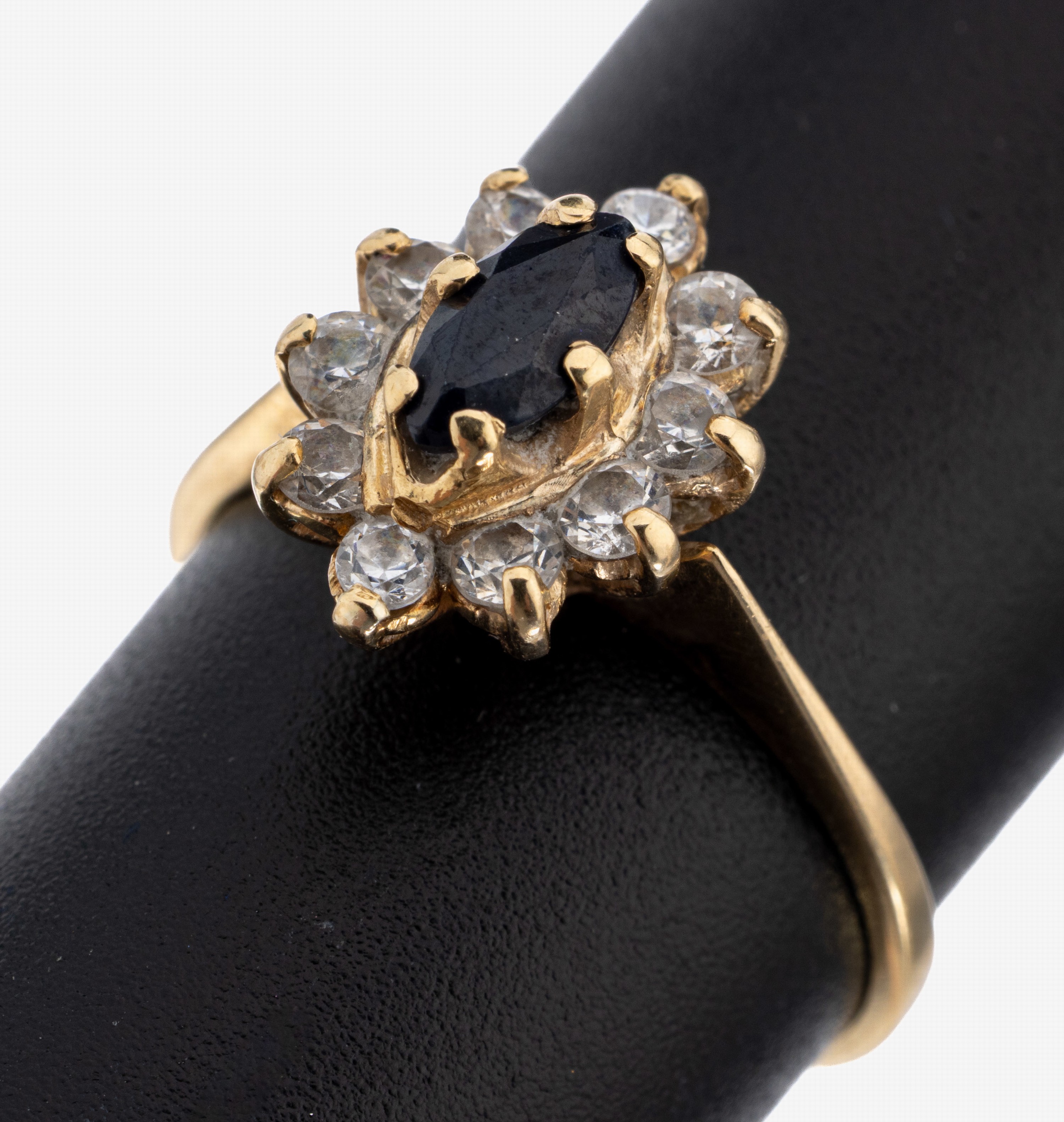 Image 27130337 - 8 kt Gold Saphir-Ring, GG 333/000 gepr., Saphir-Navette ca. 0.18 ct, umgeben von ...