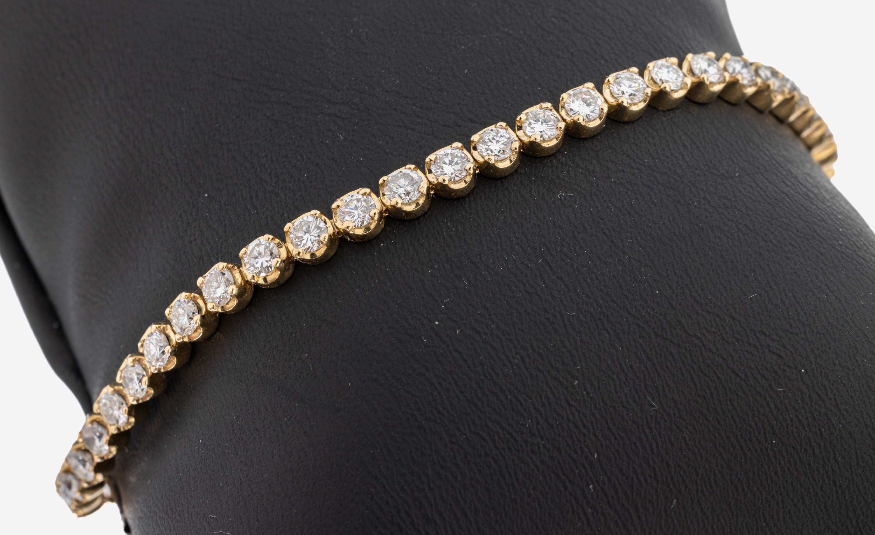 Image 27130346 - 14 kt Gold Brillant-Linienarmband, GG 585/000, 47 Brillanten zus. ca. 4.80 ct ...