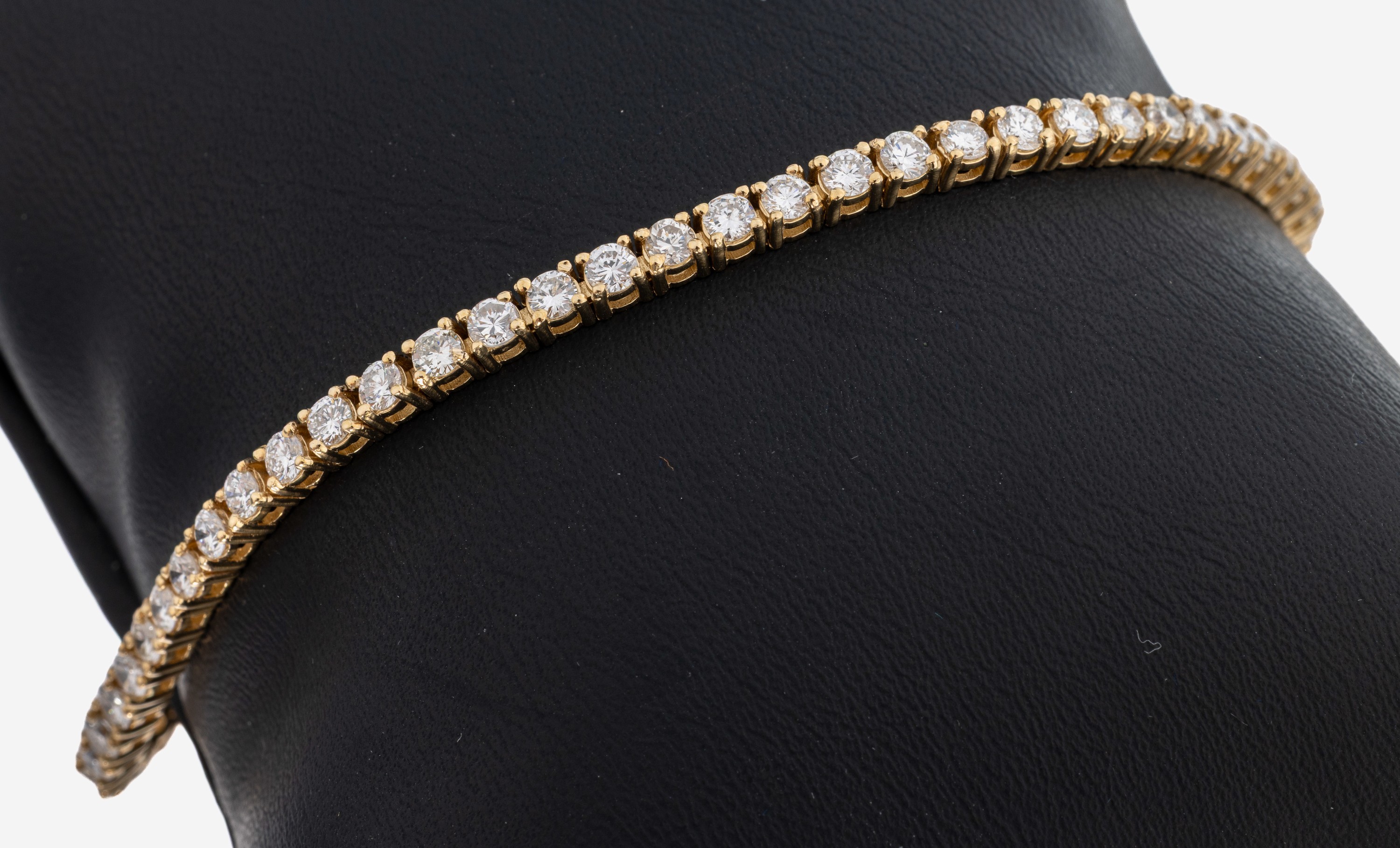 Image 27130348 - 14 kt Gold Brillant-Linienarmband, GG 585/000, 60 Brillanten zus. ca. 4.0 ct feines ...
