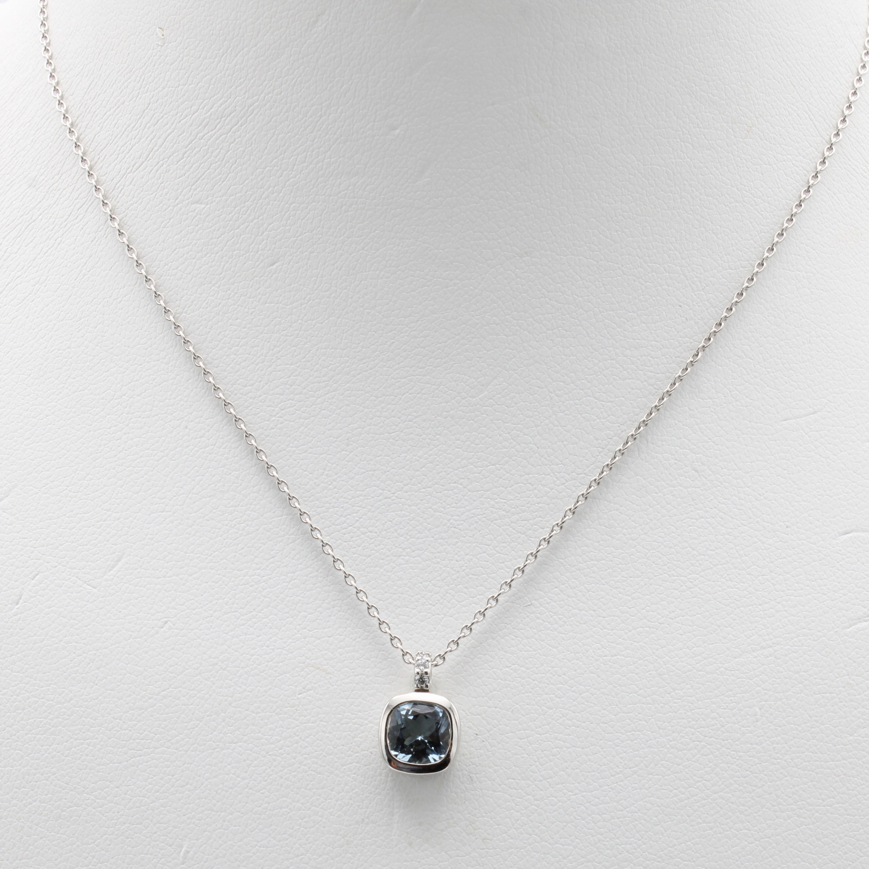 Image 27130386 - Anhänger mit Aquamarin und Brillanten an Kette, WG 750/000, Aquamarin ca. 0.87 ct, ...
