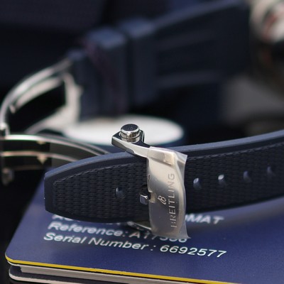 27130339b - BREITLING Super Chronomat Chronometer ungetragene Armbanduhr Referenz A17356, Automatik, ...