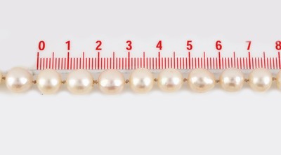 27130366a - Überlanges Perl-Collier, Akoyazuchtperlen, D. ca. 7.7-8.4 mm, endlos, L. ca. 122 cm
