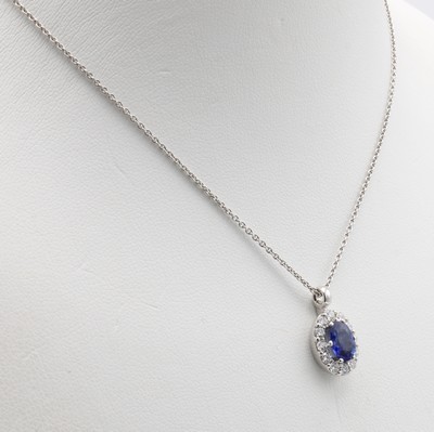 27130383a - Anhänger mit Saphir und Brillanten an Kette, WG 750/000, Saphir von guter Farbe ca. 7x5 ...