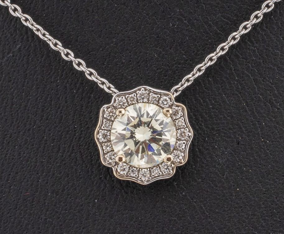 Image 27130401 - 18 kt Gold Brillant-Collier, WG 750/000, bewegl. Mittelteil, mittig Brillant ca. 1.0 ...