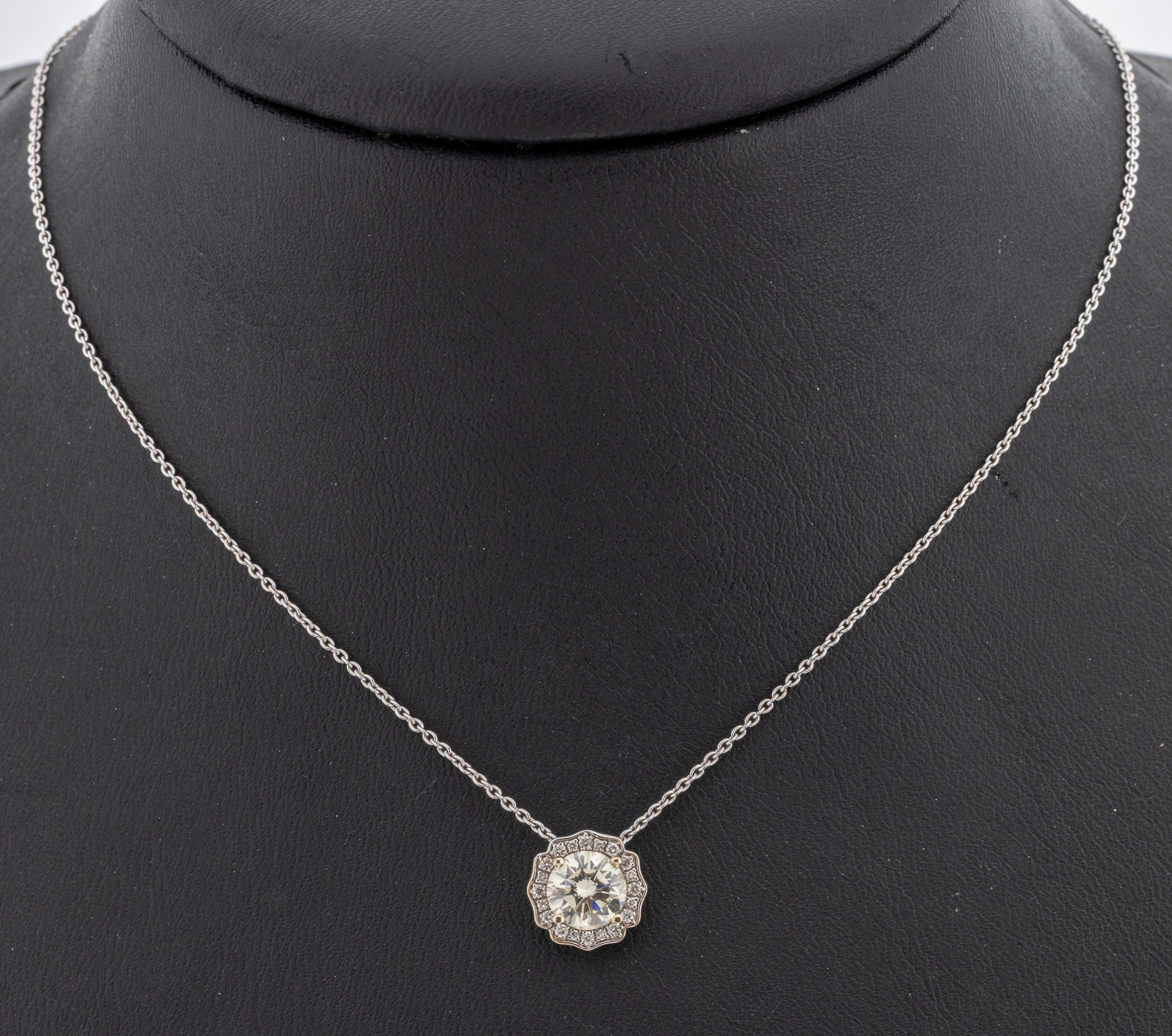 Detail a: 18 kt Gold Brillant-Collier, WG 750/000, bewegl. Mittelteil, mittig Brillant ca. 1.0 ctLight Yellow-Yellow/p, umgeben von Brillanten zus. ca. 0.10 ...