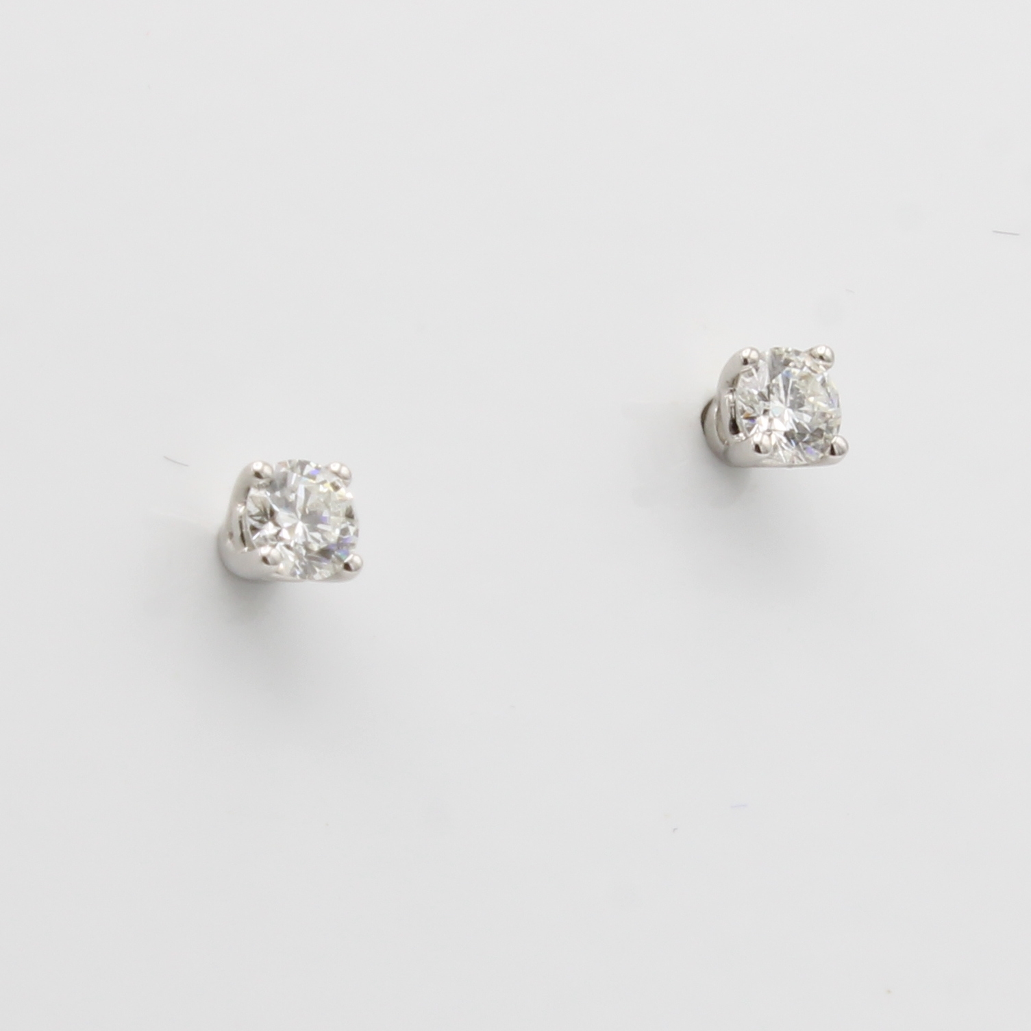 Image 27130407 - Paar Ohrstecker mit Brillanten, WG 585/000, 2 Brill. in Krappenfassung zus. ca. 0.50 ct ...