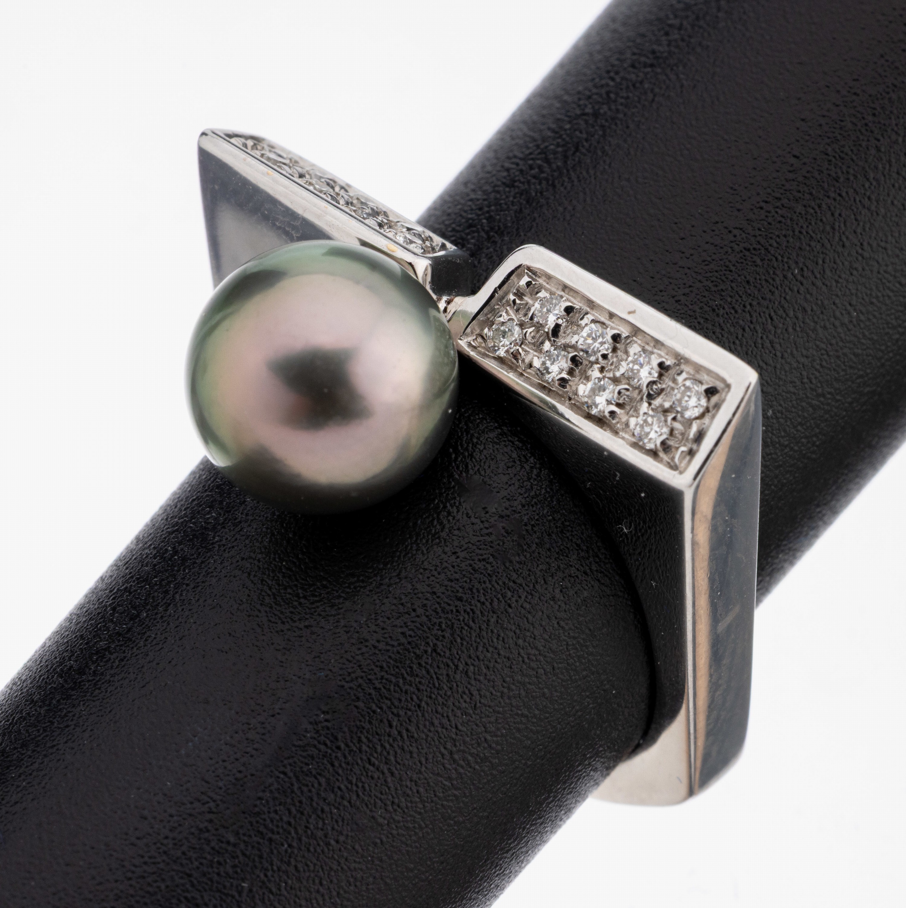 Image 27130413 - 18 kt Gold Tahitizuchtperl Brillant Ring, WG 750/000, mittig mit einer grauen Perle, D. ...