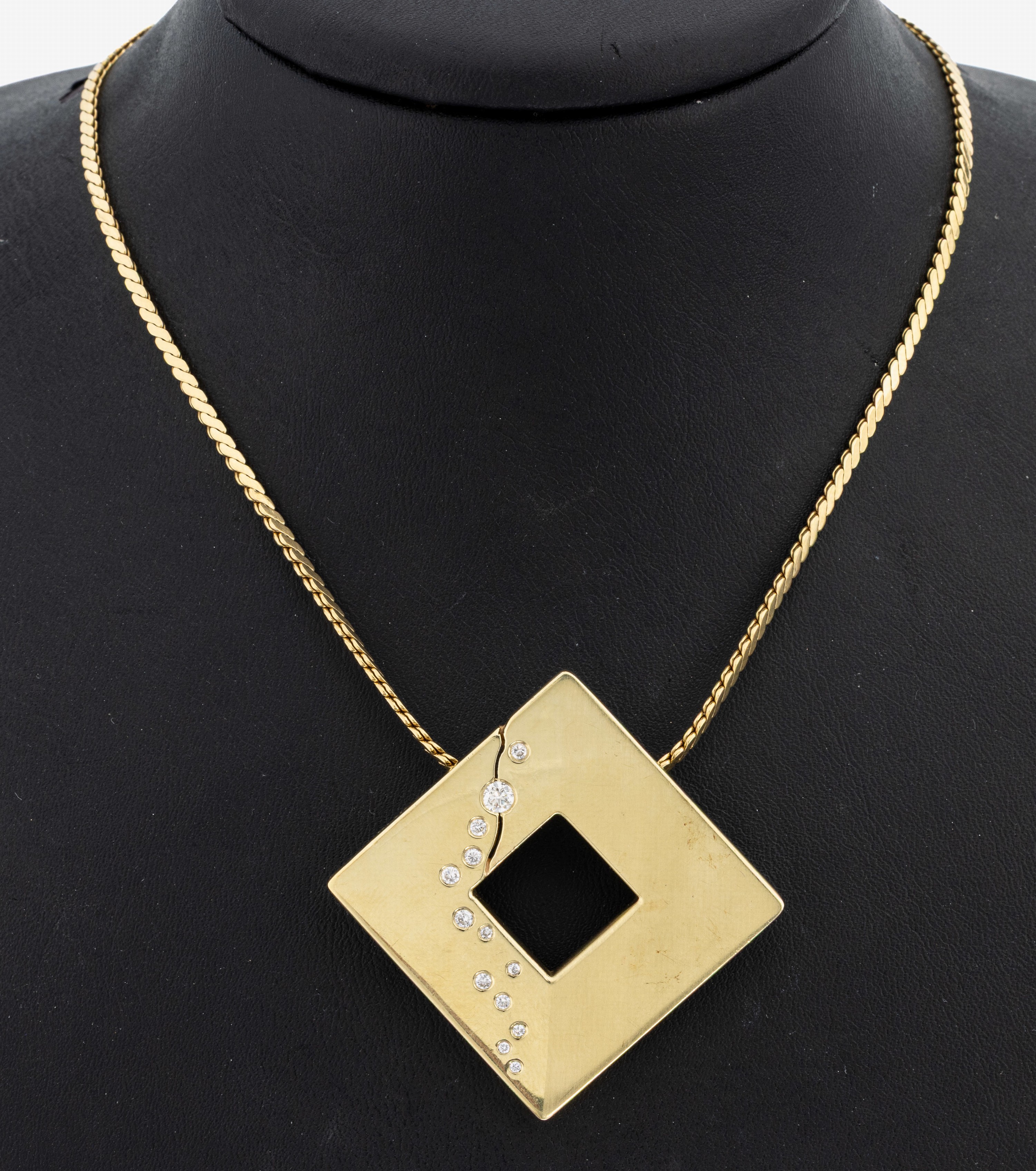 Image 27130425 - 14 kt Gold Brillant-Anhänger, GG 585/000, pol. und sat., 13 Brillanten zus. ca. 0.36 ...