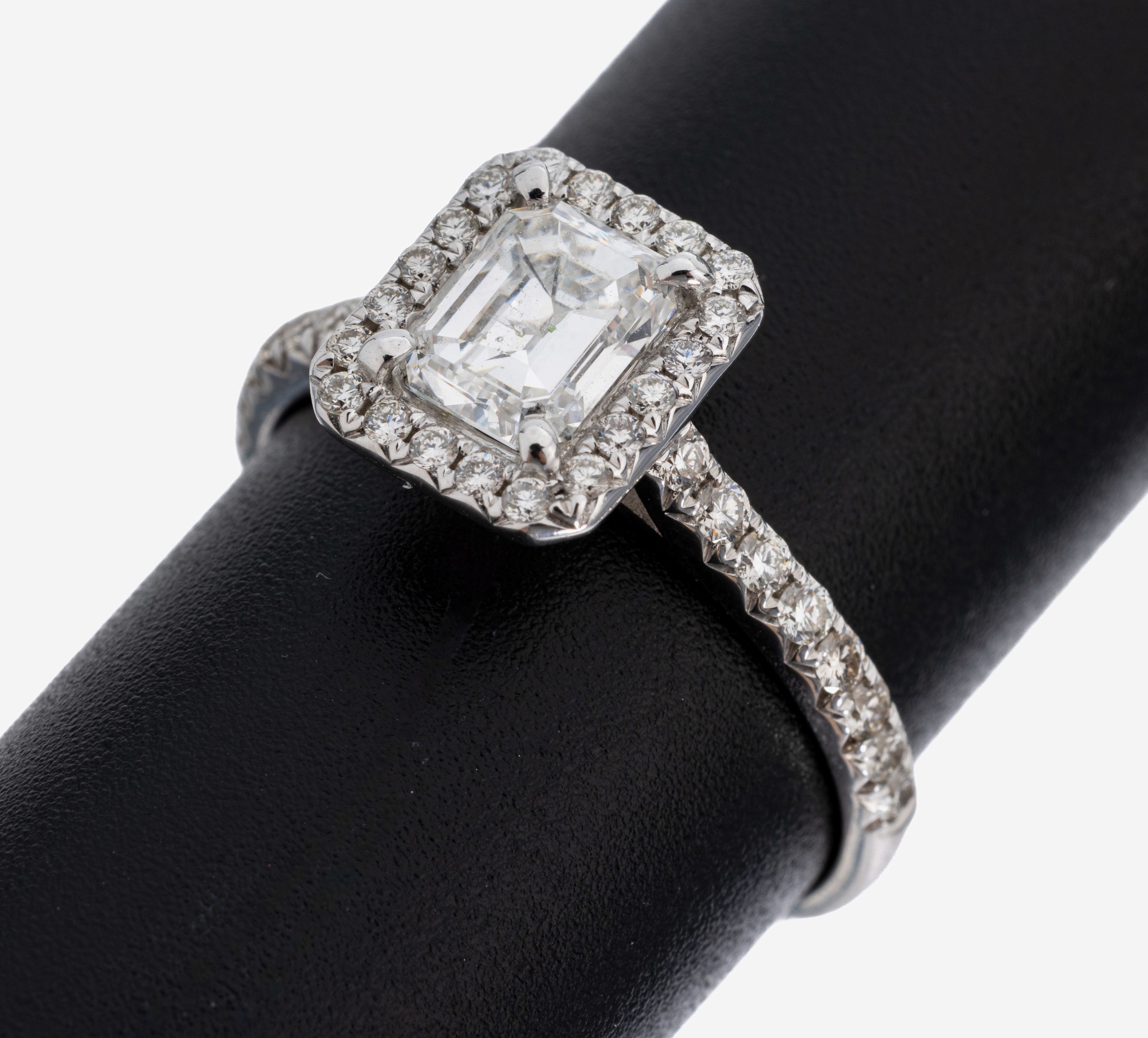 Image 27130428 - 18 kt Gold Diamant-Ring, WG 750/000, mittigDiamant im Emerald Cut 1.10 ct Weiß/p, ...