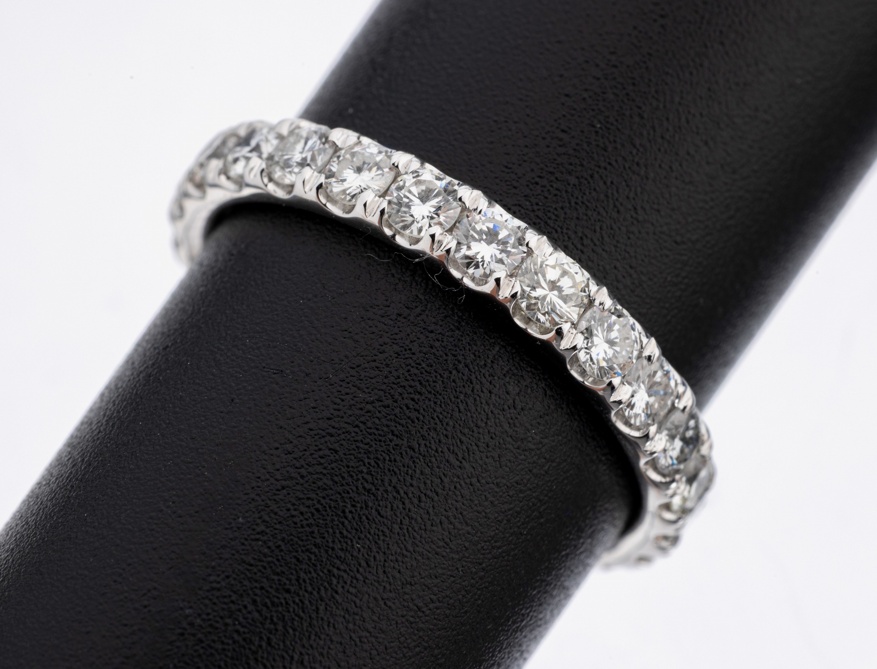 Image 27130432 - 14 kt Gold Brillant-Memoryring, WG 585/000,25 Brillanten zus. ca. 1.60 ct (grav.) ...