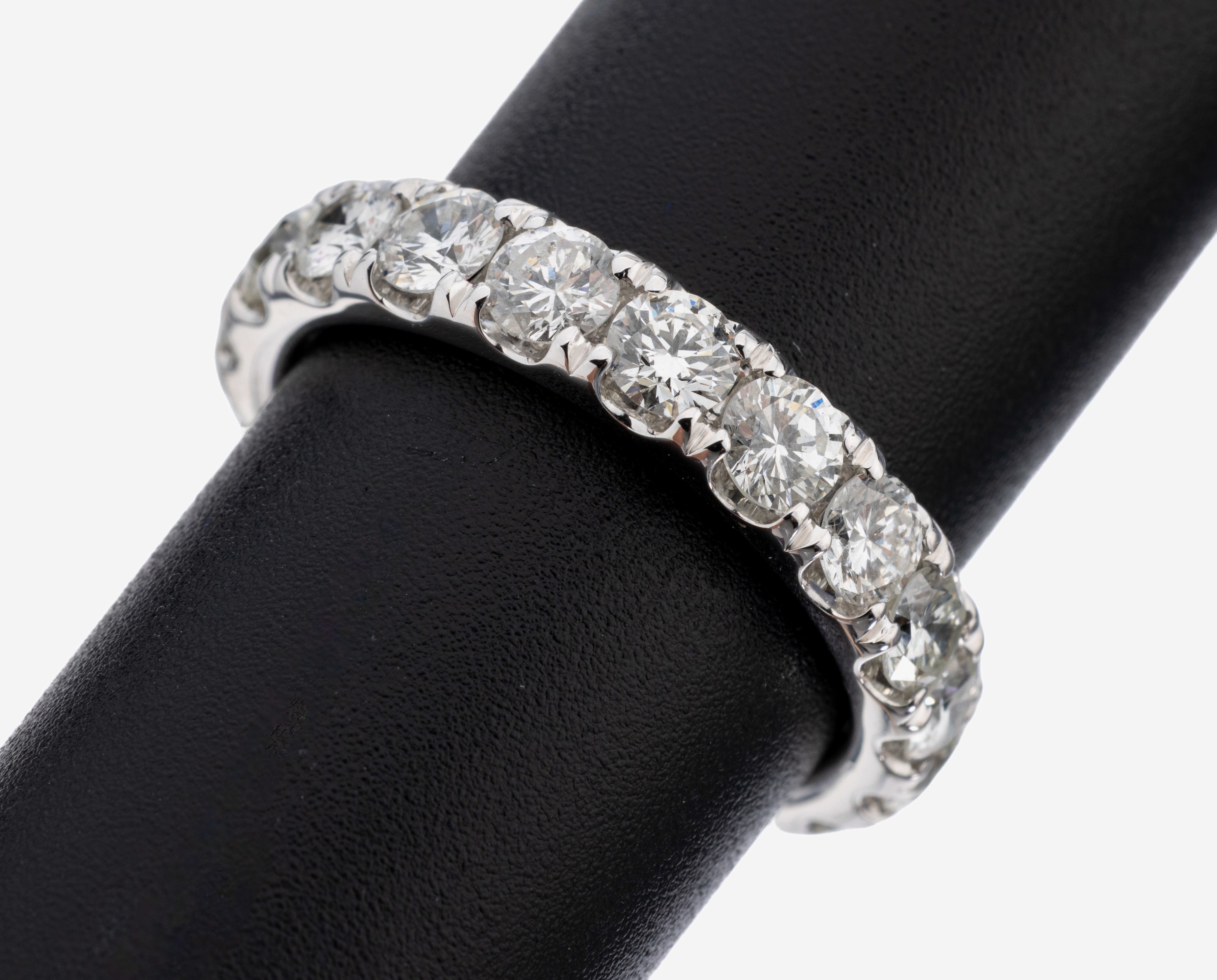 Image 27130435 - 14 kt Gold Brillant-Ring, WG 585/000, 19 Brillanten zus. ca. 2.88 ct (grav.) Weiß- ...