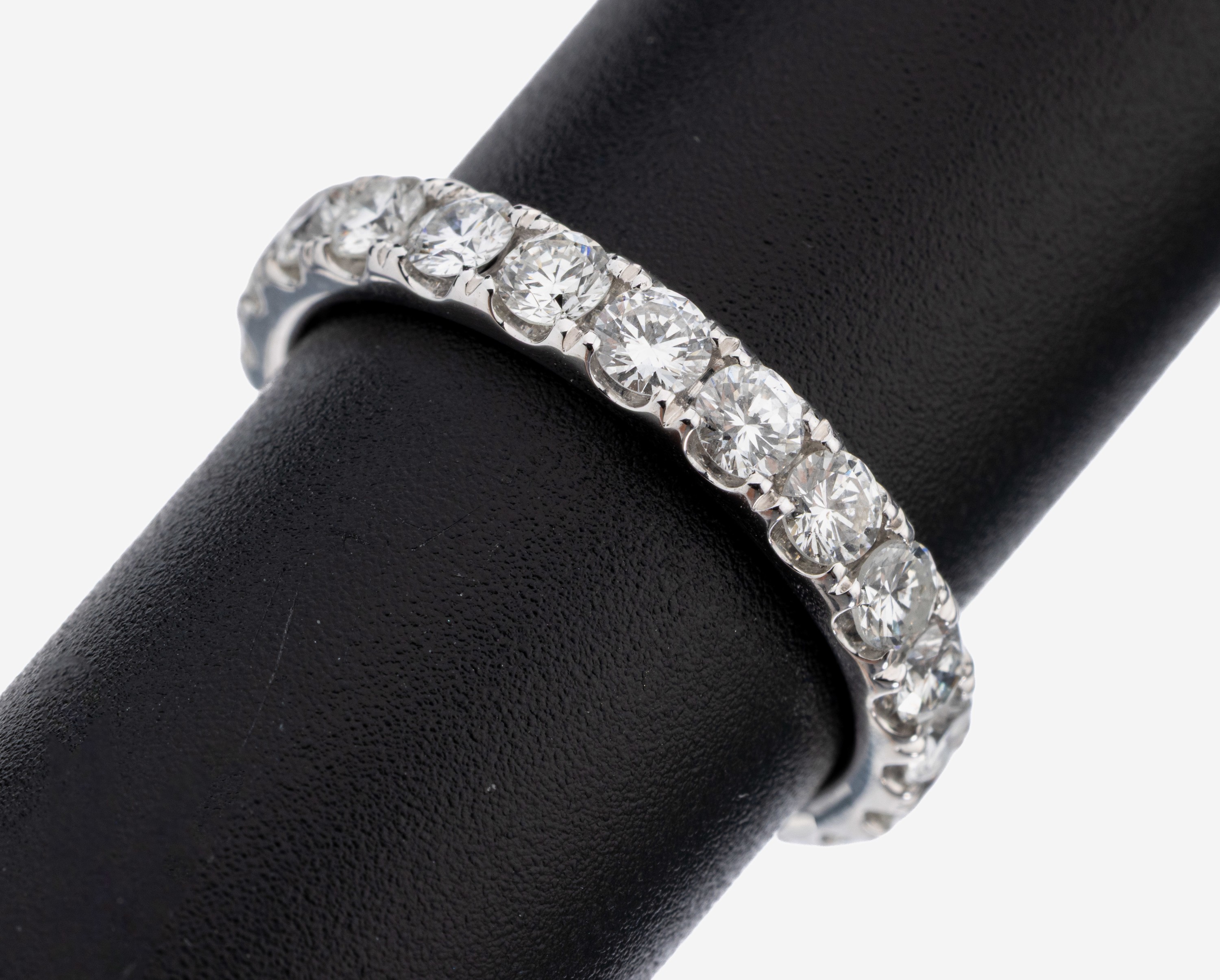 Image 27130491 - 14 kt Gold Brillant-Memoryring, WG 585/000,22 Brillanten zus. ca. 1.92 ct (grav.) ...