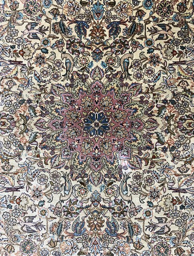 27130427c - Hereke Seide fein, China, Ende 20.Jhd, reine Naturseide, ca. 145 x 106 cm, ca. 1,0 Mio. ...