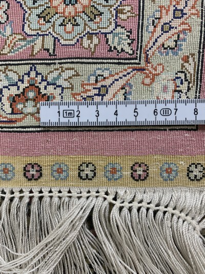 27130427e - Hereke Seide fein, China, Ende 20.Jhd, reine Naturseide, ca. 145 x 106 cm, ca. 1,0 Mio. ...
