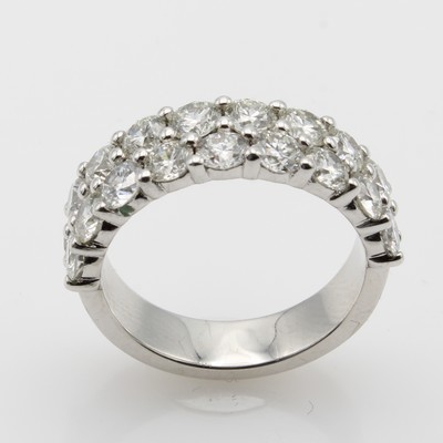 27130437a - Ring mit Brillanten, WG 750/000, 18 Brill. in 2 Reihen gefaßt zus. ca. 2.96 ct ...