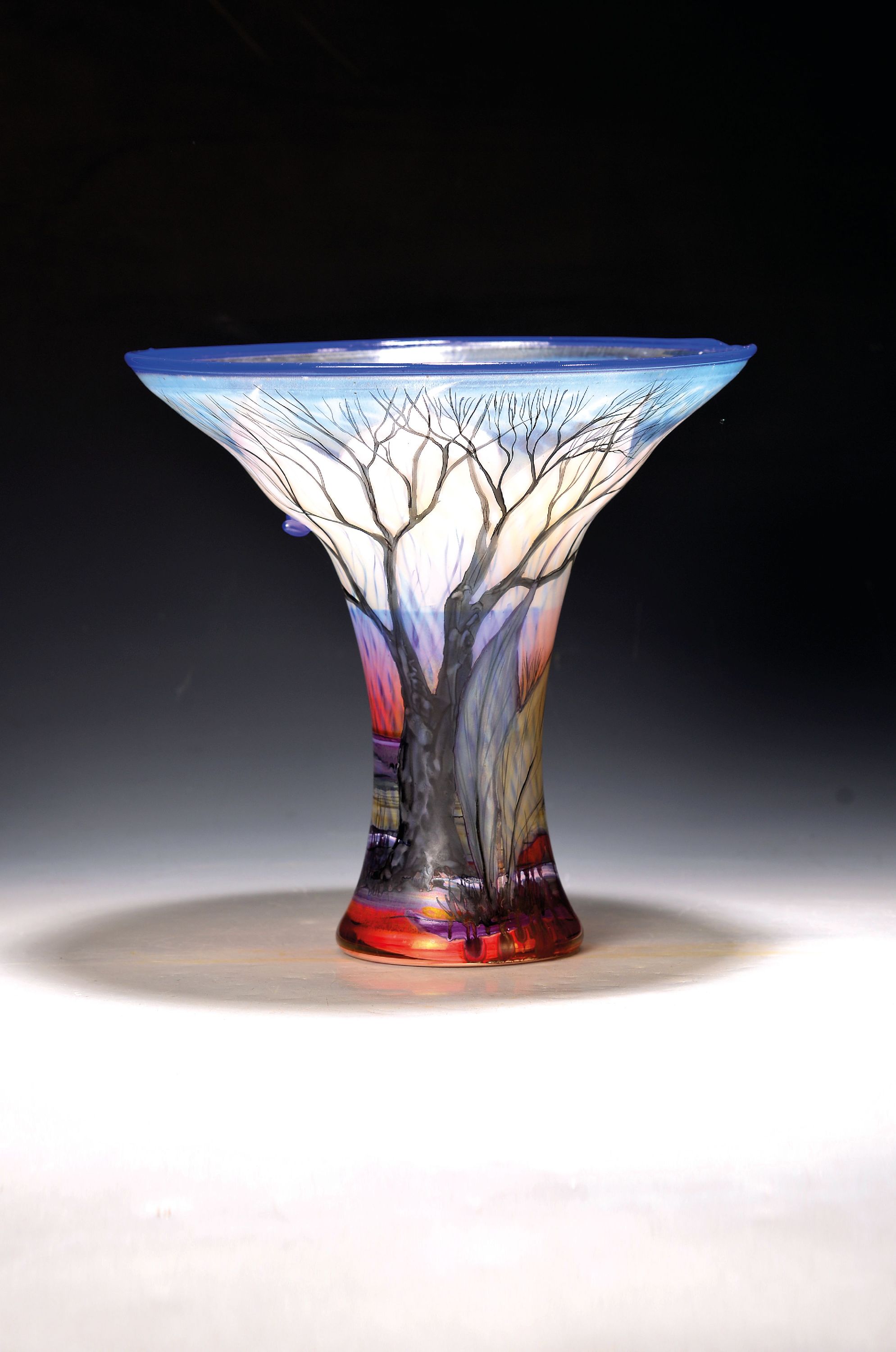 Image 27130552 - Trichtervase, Eisch, Bayerischer Wald, 1992, farbloses Glas, innen mit weißen ...