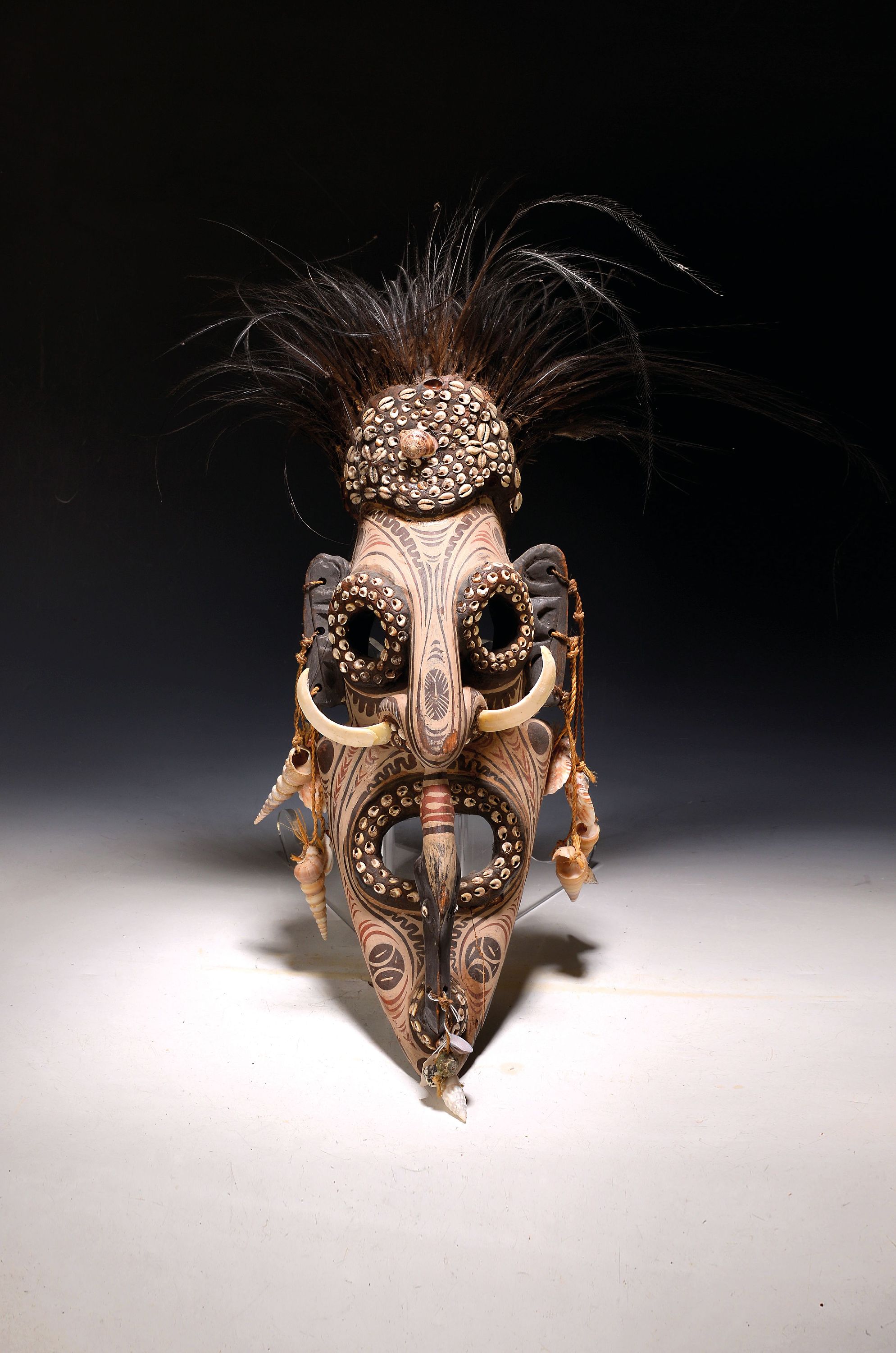 Image 27130577 - Gesichtsmaske, Sepik, Papua Neuguinea, 20.Jh., Holz geschnitzt, farbig gefasst, Besatz ...