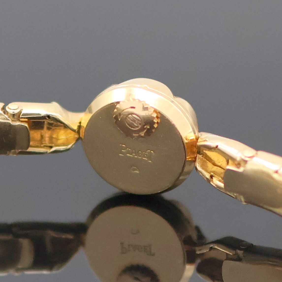 Detail c: PIAGET Backwinder Damenarmbanduhr in RoseG 750/000, Handaufzug, Schweiz / Frankreich um 1960, Spangenband unsign., Boden aufgedr., Aufzug- u. ...