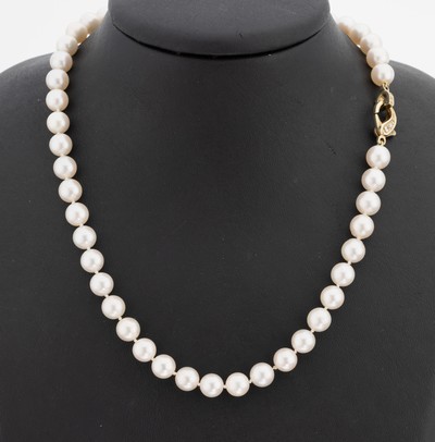 Image 14 kt gold brilliant-clasp , YG 585/000, with pearl-necklace, cultured akoya pearls, ...