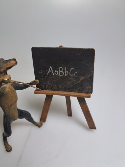 27130592b - Wiener Bronze, Dackel als Lehrer an der Tafel, sign. Wasserkrug, bunt staffiert, ca. ...