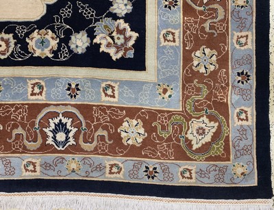 27130597a - Savanary, China, Mitte 20.Jhd, Wolle auf Baumwolle, ca. 580 x 395 cm, EHZ: 2, (fleckig) ...
