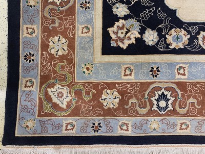 27130597c - Savanary, China, Mitte 20.Jhd, Wolle auf Baumwolle, ca. 580 x 395 cm, EHZ: 2, (fleckig) ...