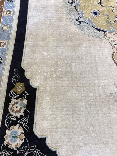27130597d - Savanary, China, Mitte 20.Jhd, Wolle auf Baumwolle, ca. 580 x 395 cm, EHZ: 2, (fleckig) ...